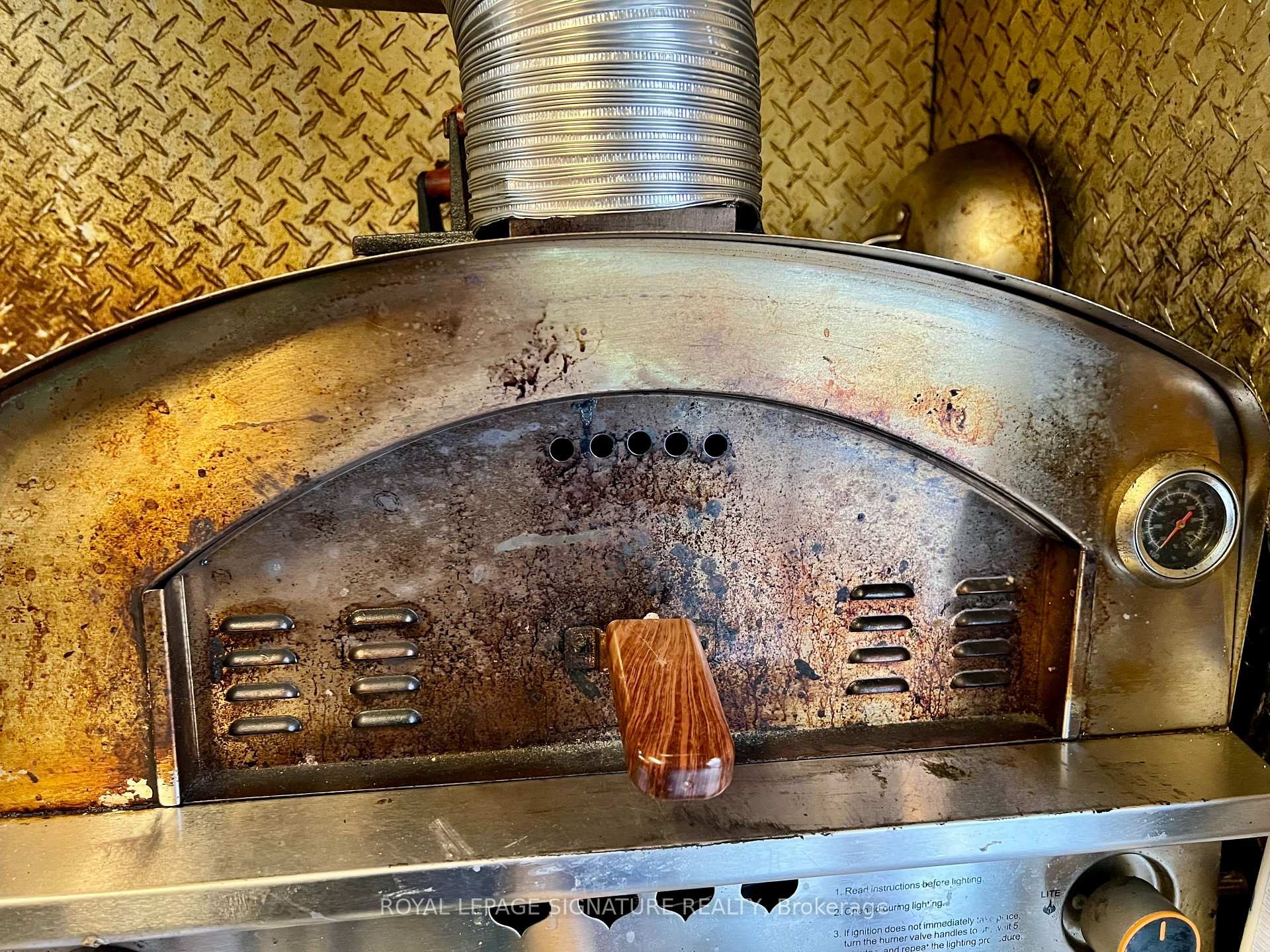 









707


Dundas

Street West,
Toronto,




ON
M5T 2W6

