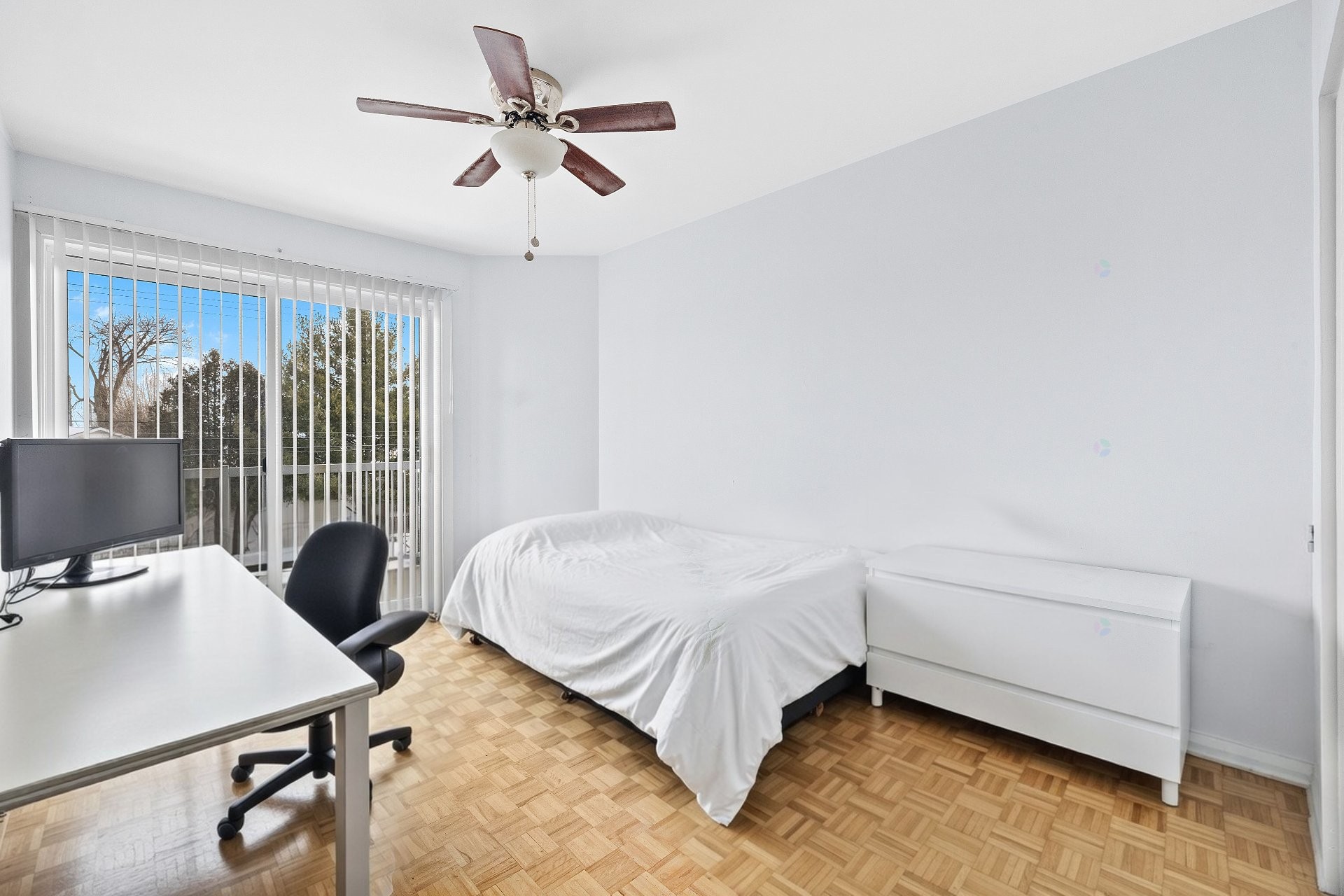 









127


Boul. St-Elzear E.

, 305,
Laval (Vimont),




QC
H7M1C5

