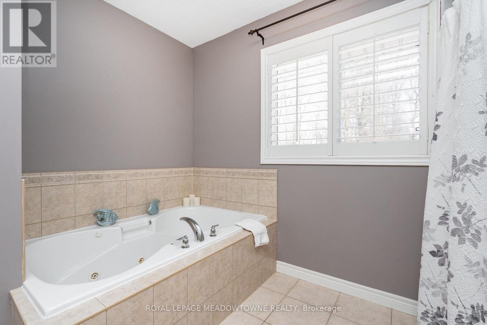 












70 REVELL DRIVE

,
Centre Wellington,




Ontario
N1M0A5

