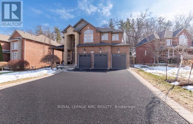 












27 BELL AVENUE

,
Grimsby (Grimsby East),




Ontario
L3M1B2

