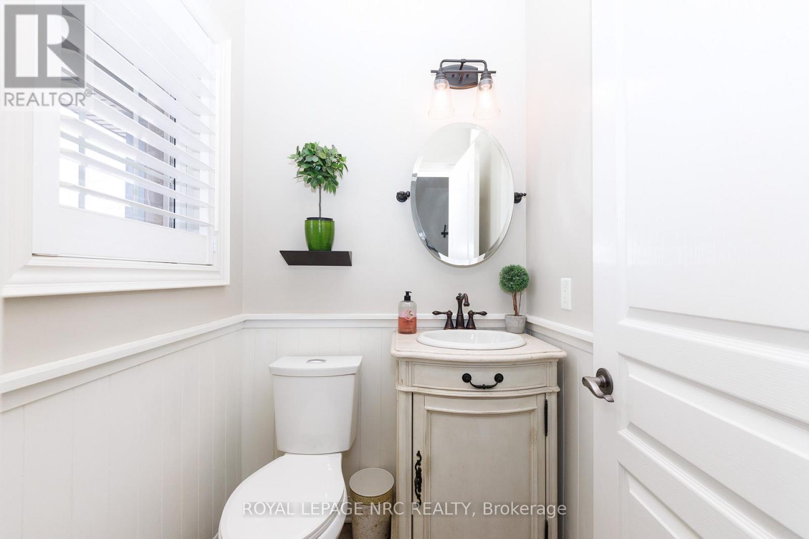 












27 BELL AVENUE

,
Grimsby (Grimsby East),




Ontario
L3M1B2

