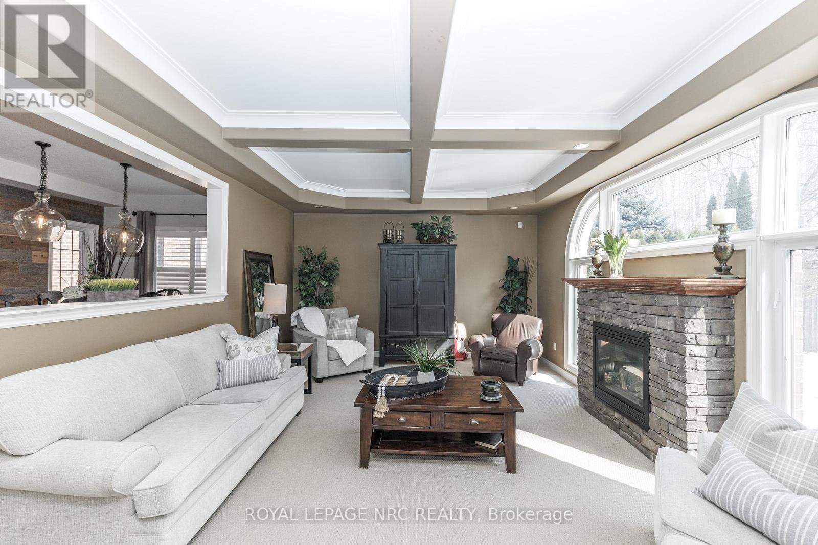 












27 BELL AVENUE

,
Grimsby (Grimsby East),




Ontario
L3M1B2

