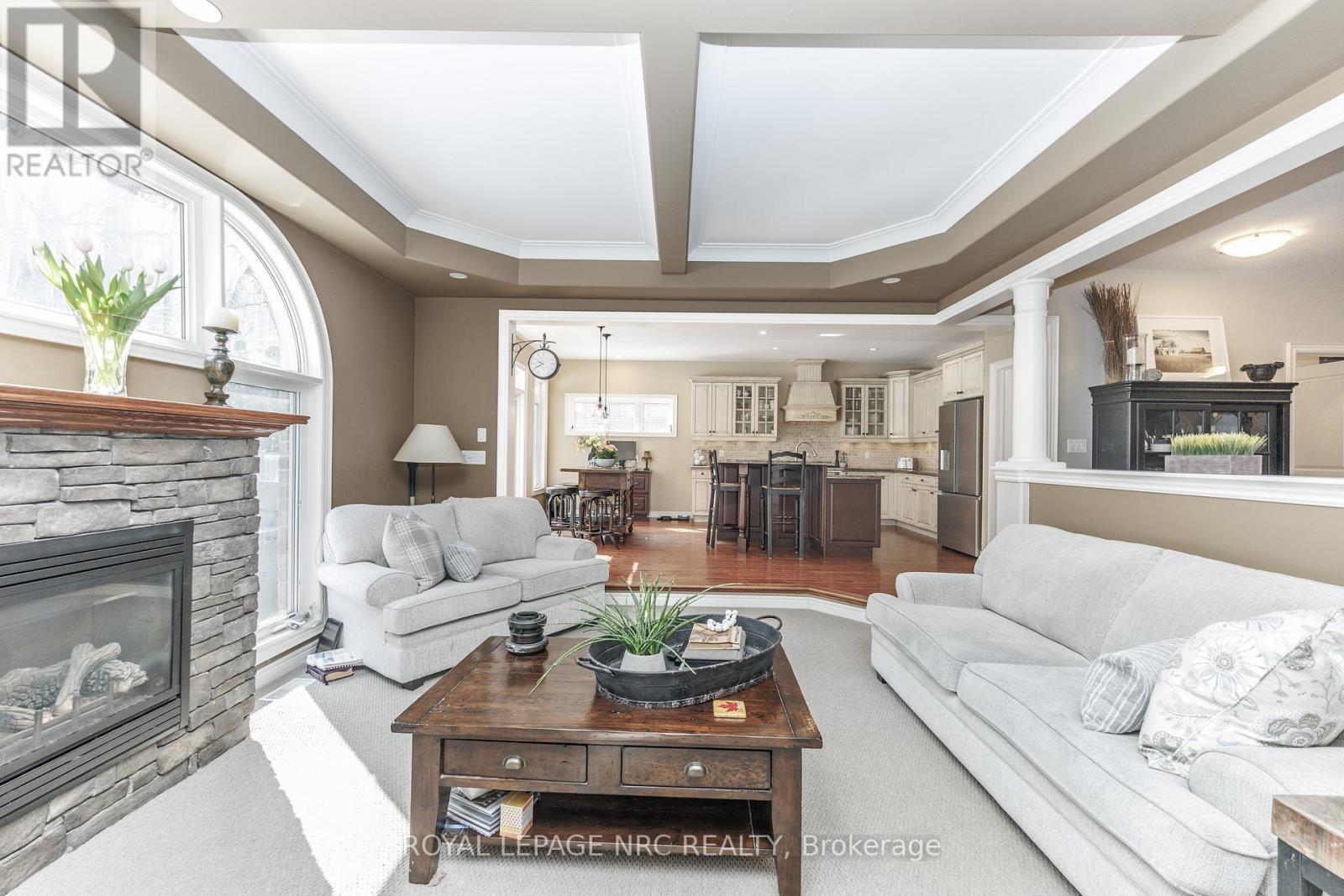 












27 BELL AVENUE

,
Grimsby (Grimsby East),




Ontario
L3M1B2

