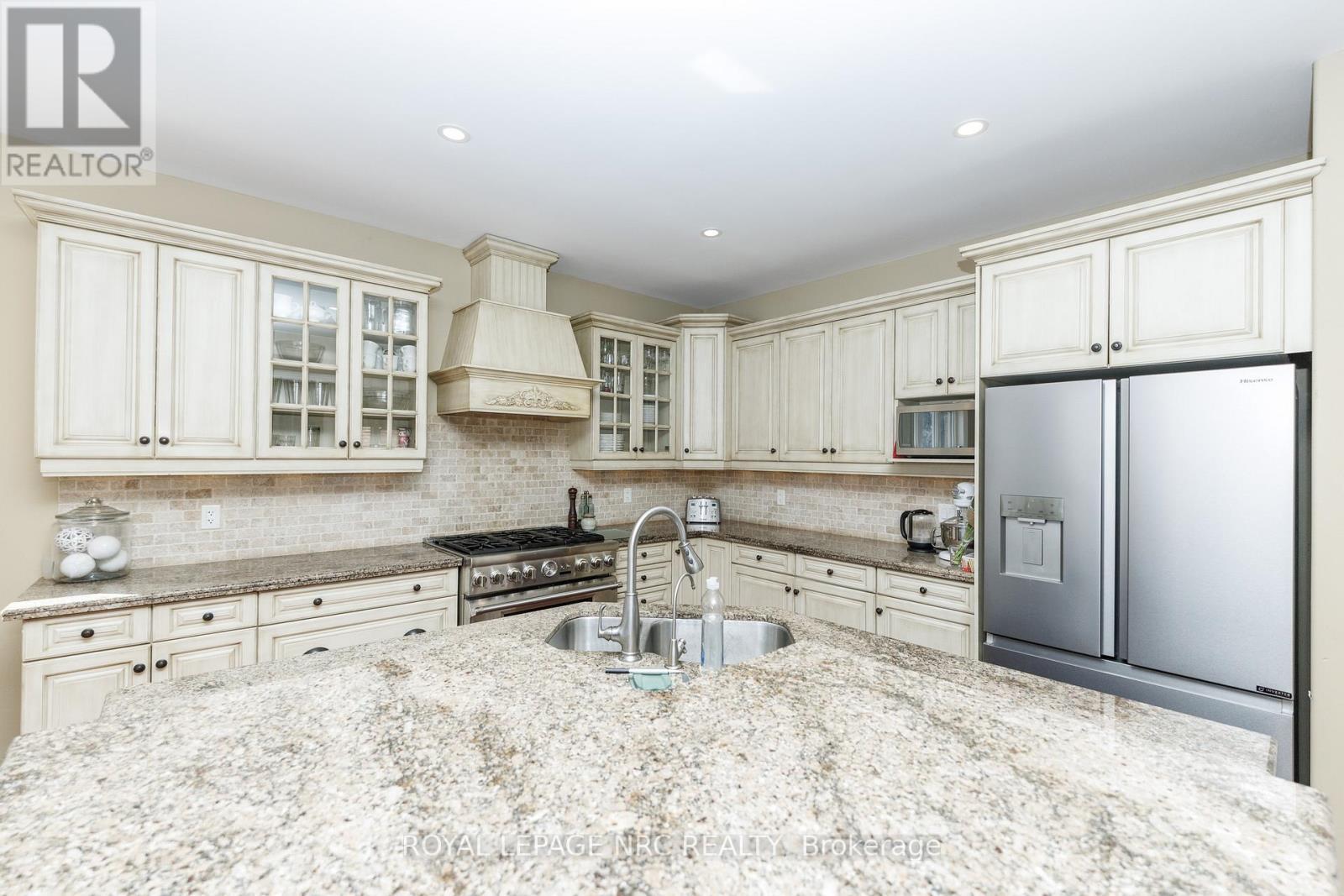 












27 BELL AVENUE

,
Grimsby (Grimsby East),




Ontario
L3M1B2

