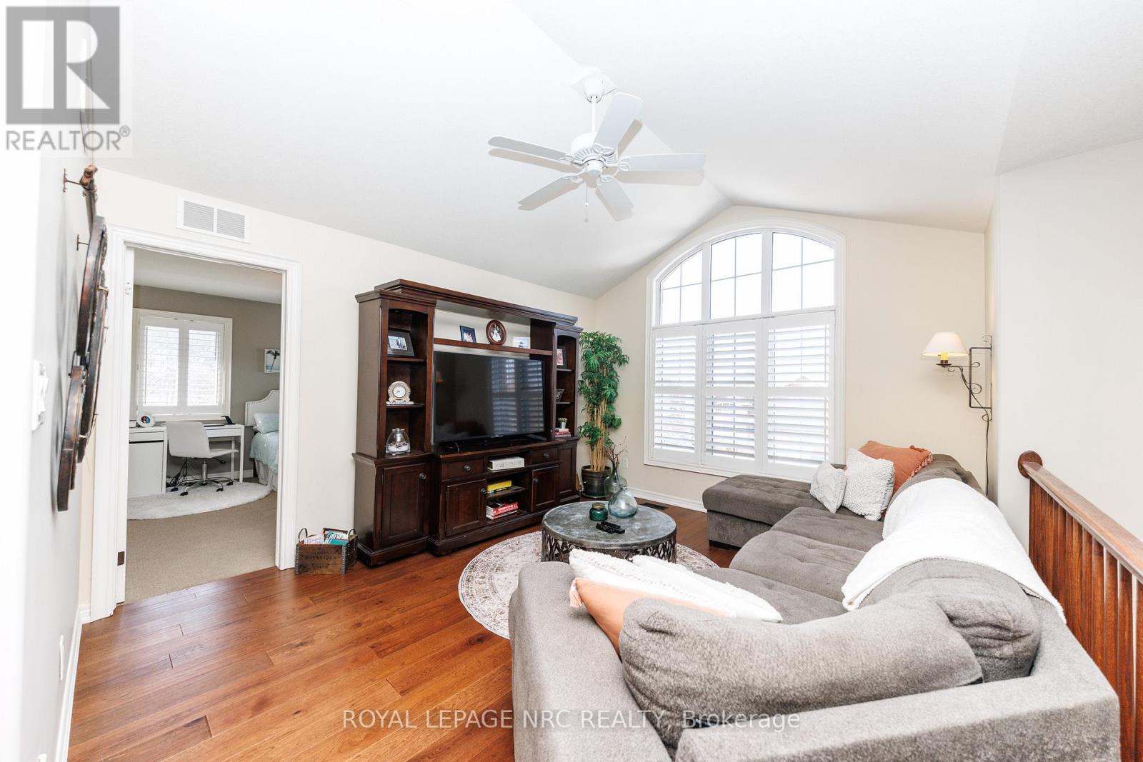 












27 BELL AVENUE

,
Grimsby (Grimsby East),




Ontario
L3M1B2

