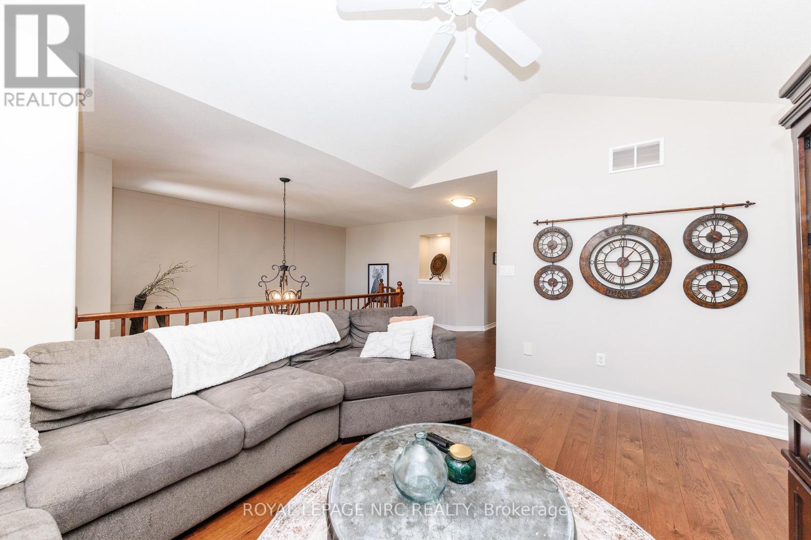 












27 BELL AVENUE

,
Grimsby (Grimsby East),




Ontario
L3M1B2

