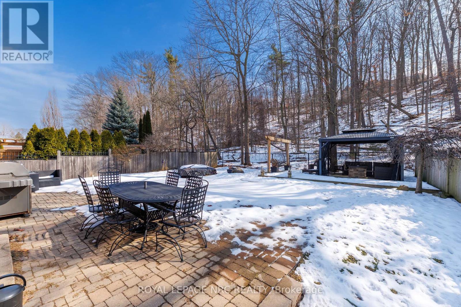 












27 BELL AVENUE

,
Grimsby (Grimsby East),




Ontario
L3M1B2

