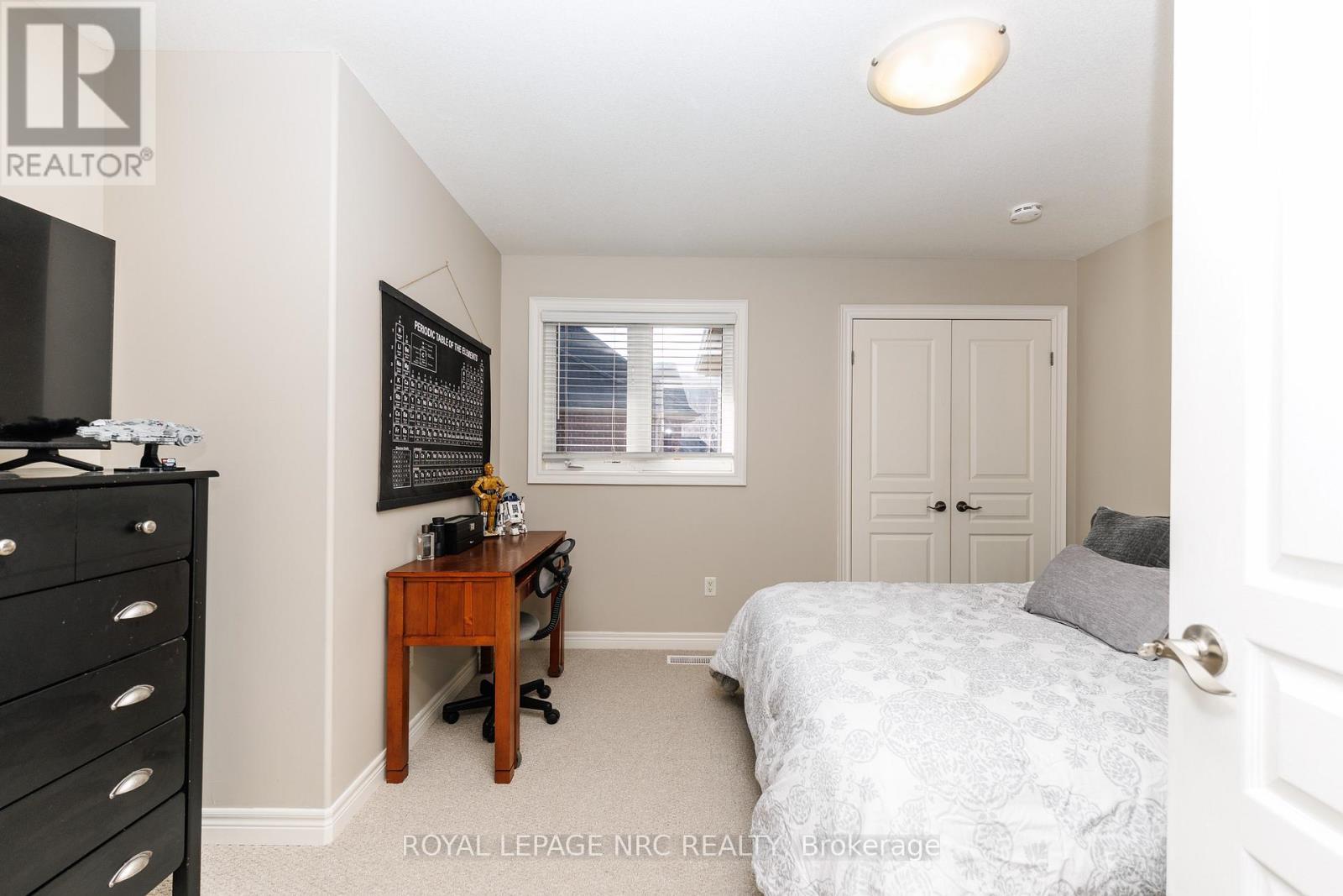 












27 BELL AVENUE

,
Grimsby (Grimsby East),




Ontario
L3M1B2

