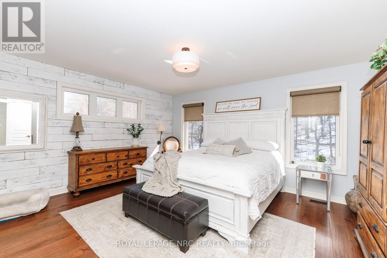 












27 BELL AVENUE

,
Grimsby (Grimsby East),




Ontario
L3M1B2

