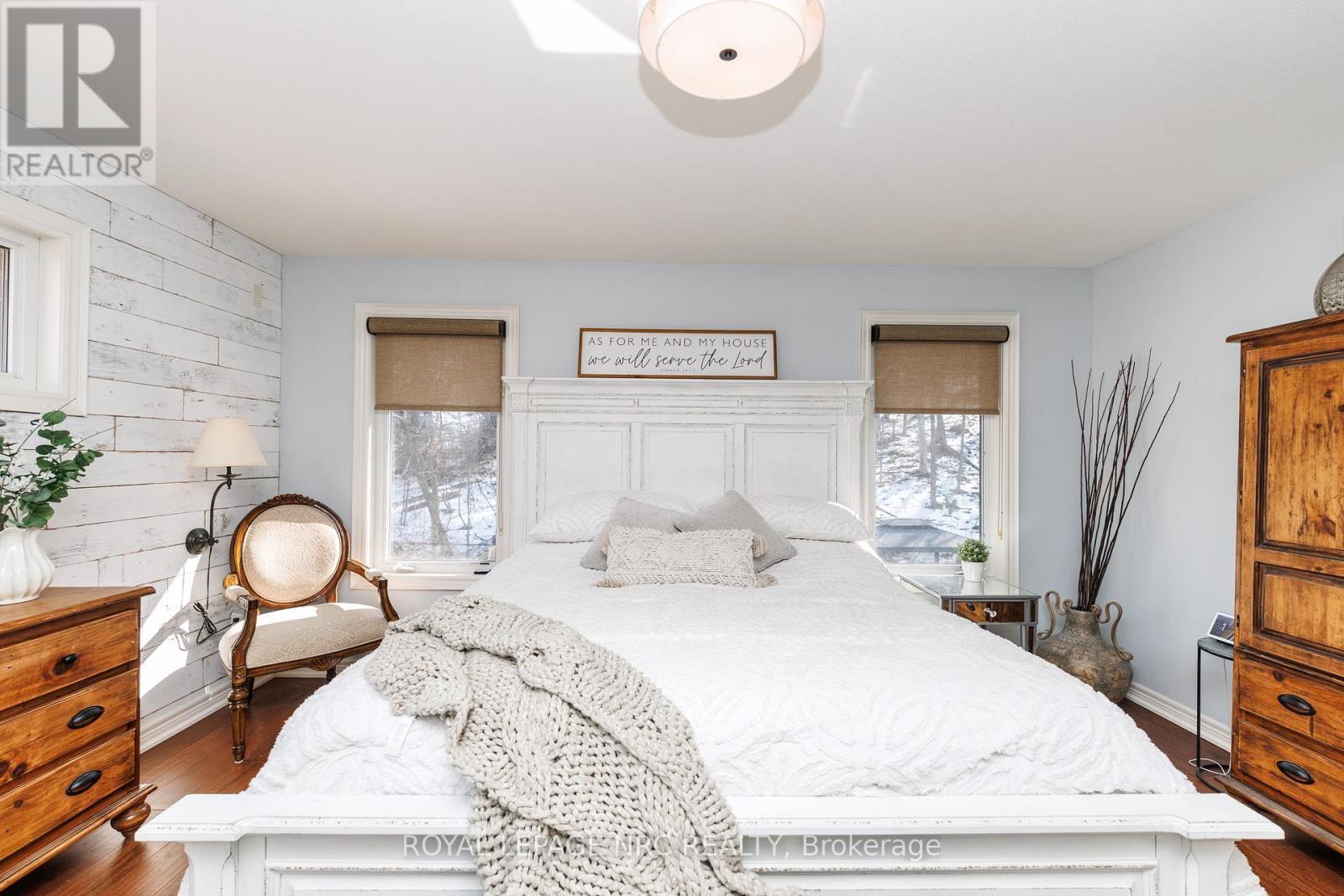 












27 BELL AVENUE

,
Grimsby (Grimsby East),




Ontario
L3M1B2

