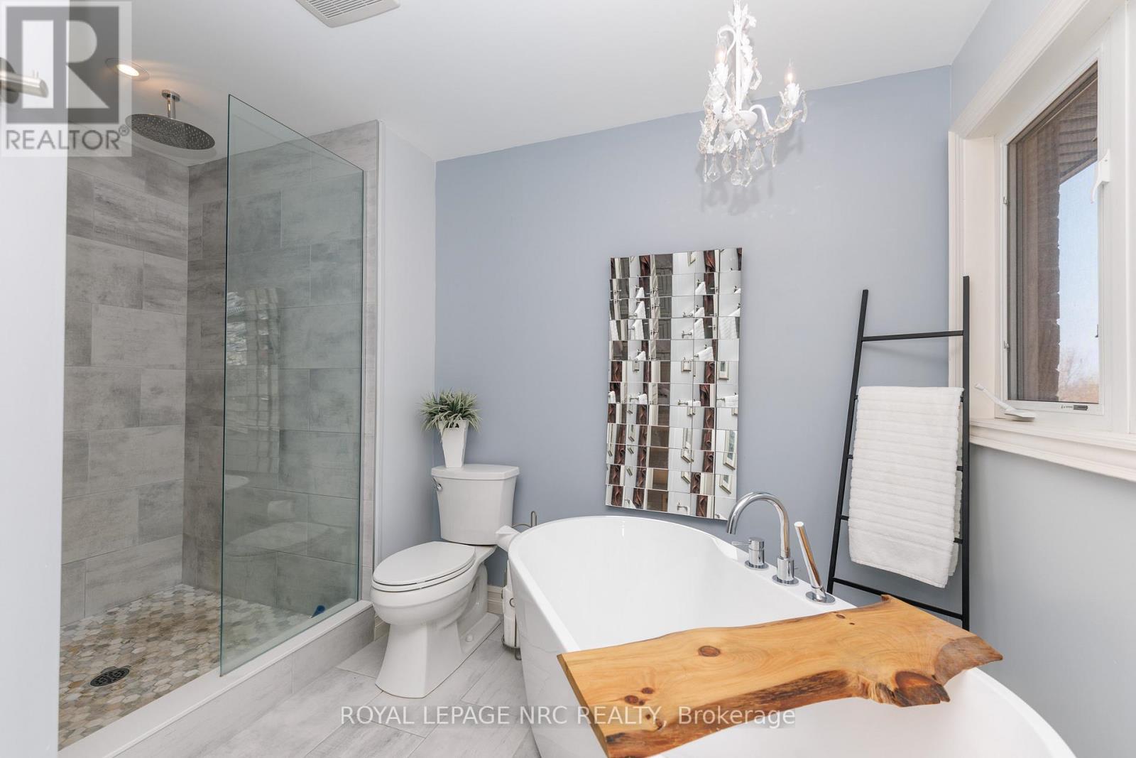 












27 BELL AVENUE

,
Grimsby (Grimsby East),




Ontario
L3M1B2

