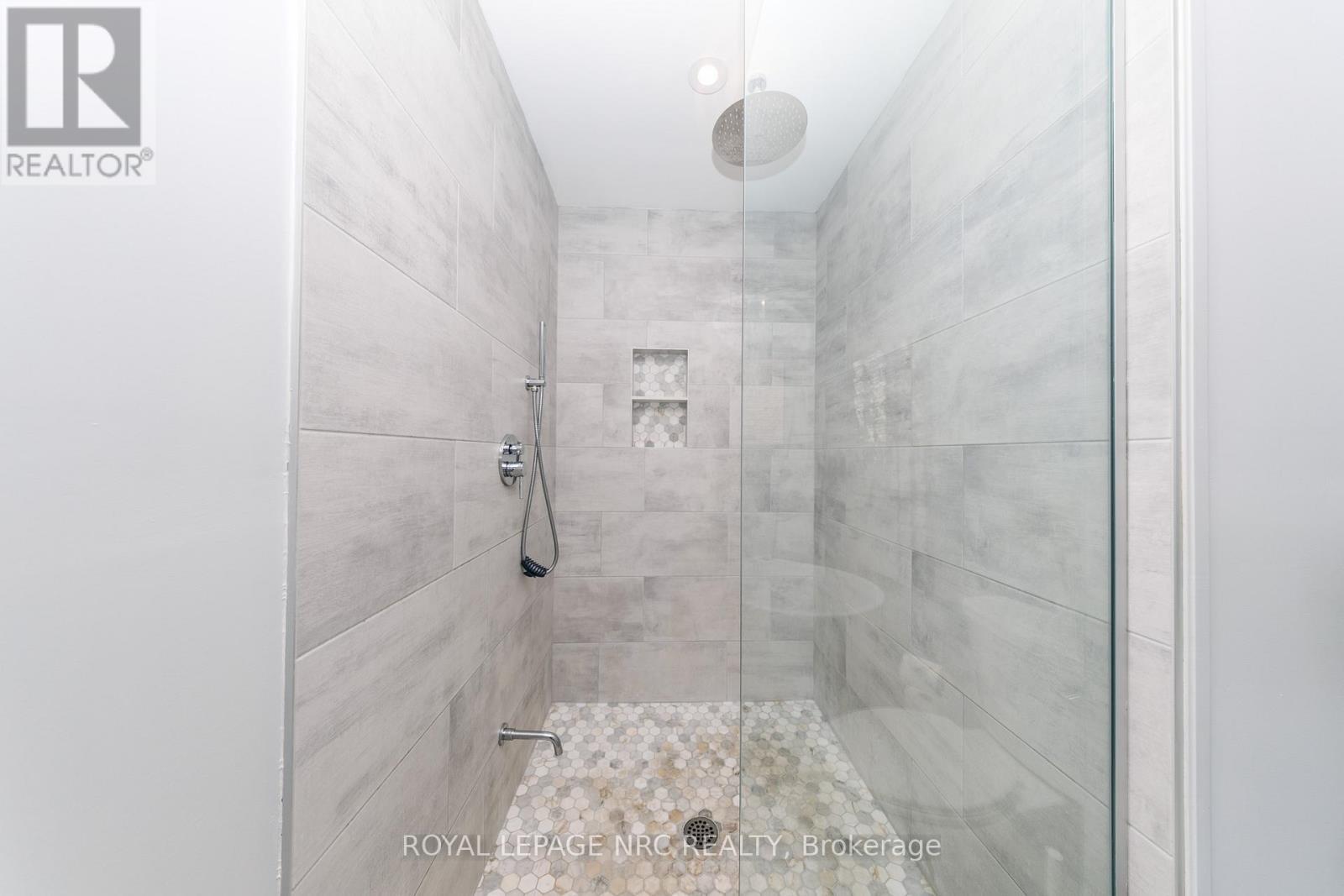 












27 BELL AVENUE

,
Grimsby (Grimsby East),




Ontario
L3M1B2

