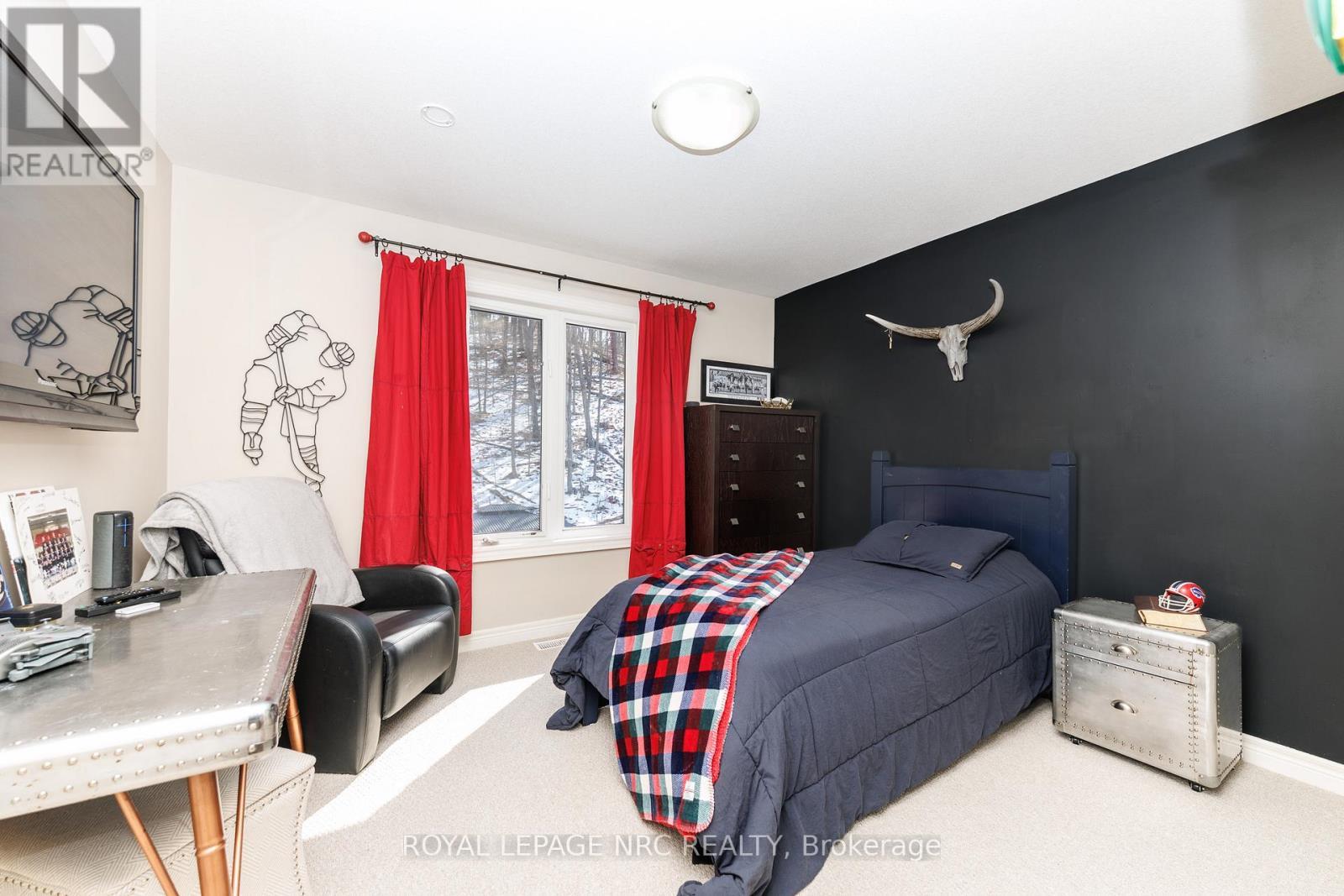 












27 BELL AVENUE

,
Grimsby (Grimsby East),




Ontario
L3M1B2

