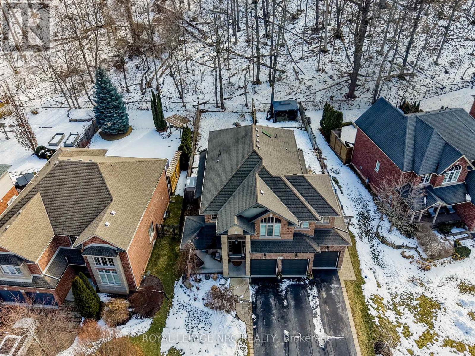 












27 BELL AVENUE

,
Grimsby (Grimsby East),




Ontario
L3M1B2

