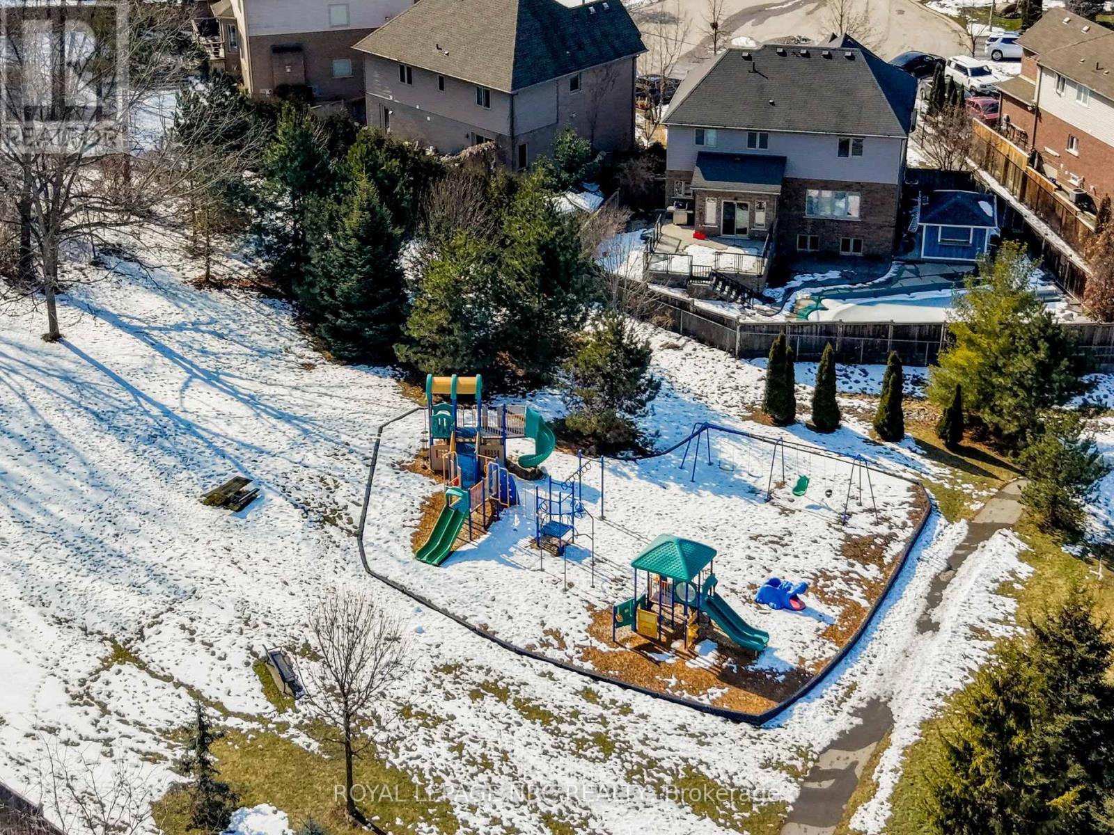 












27 BELL AVENUE

,
Grimsby (Grimsby East),




Ontario
L3M1B2

