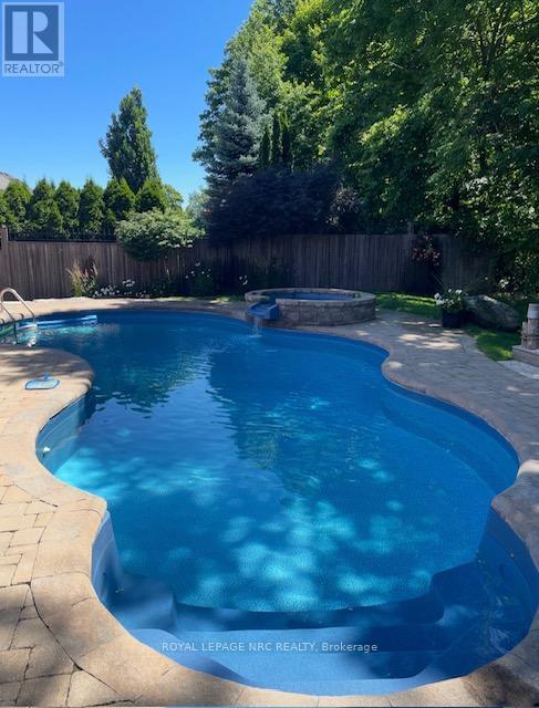 












27 BELL AVENUE

,
Grimsby (Grimsby East),




Ontario
L3M1B2

