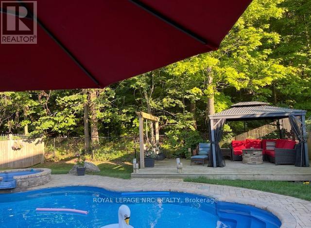 












27 BELL AVENUE

,
Grimsby (Grimsby East),




Ontario
L3M1B2

