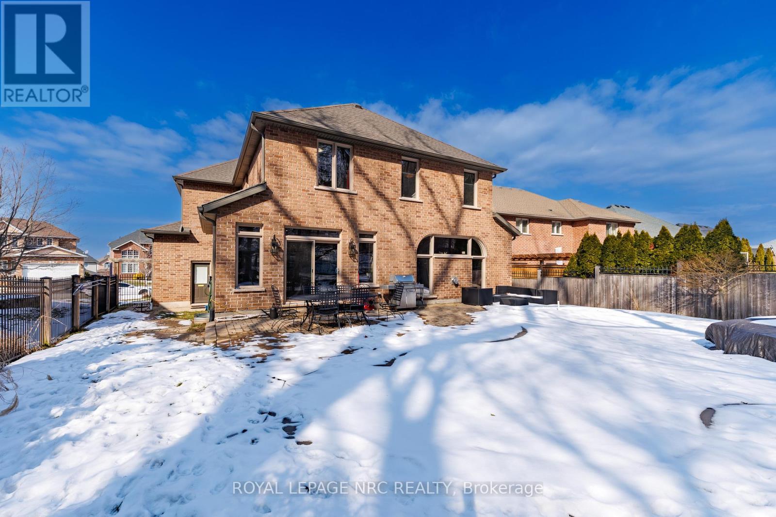 












27 BELL AVENUE

,
Grimsby (Grimsby East),




Ontario
L3M1B2

