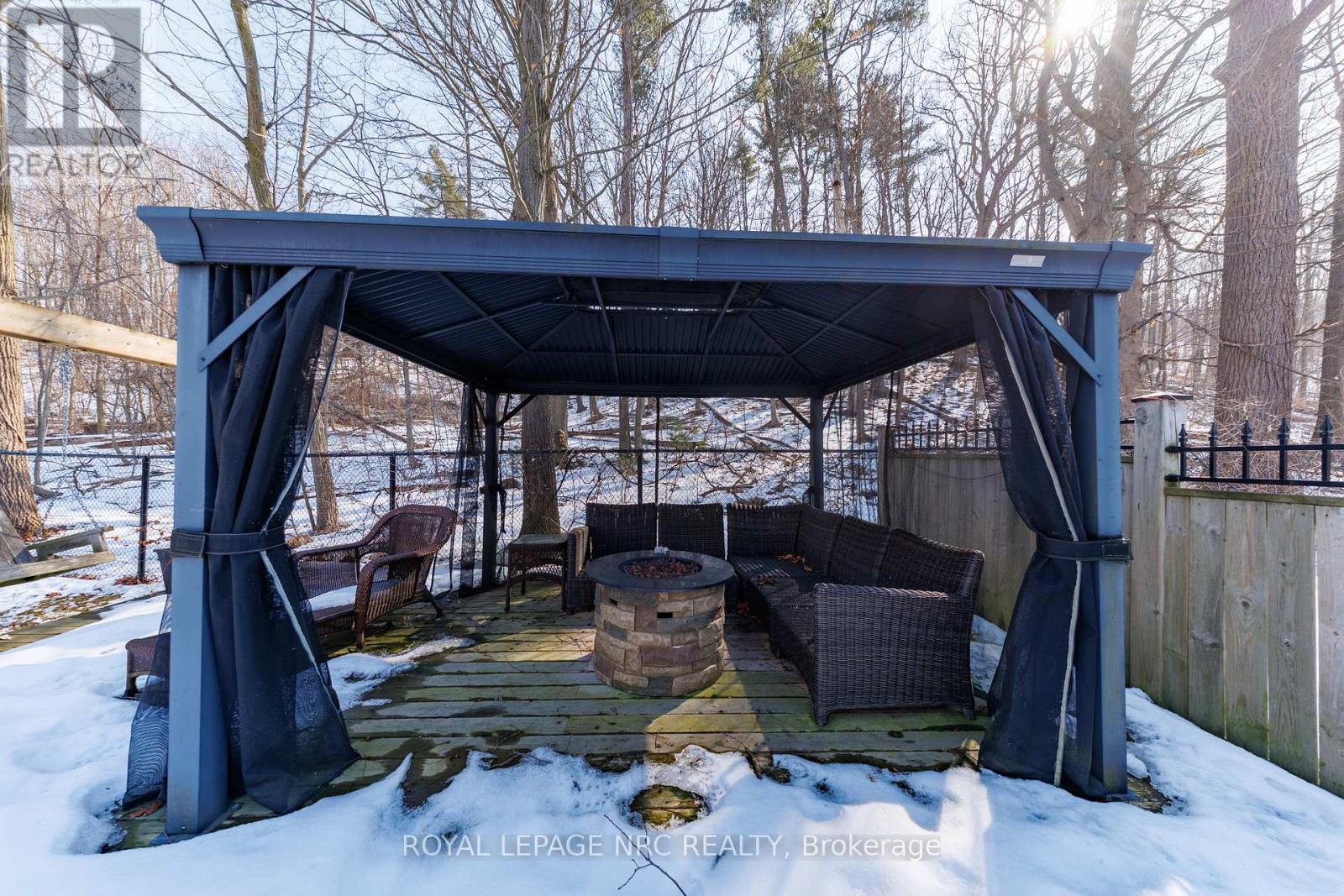 












27 BELL AVENUE

,
Grimsby (Grimsby East),




Ontario
L3M1B2

