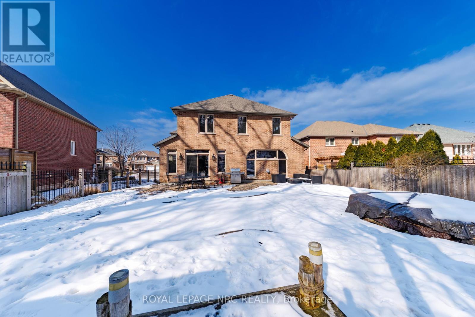 












27 BELL AVENUE

,
Grimsby (Grimsby East),




Ontario
L3M1B2

