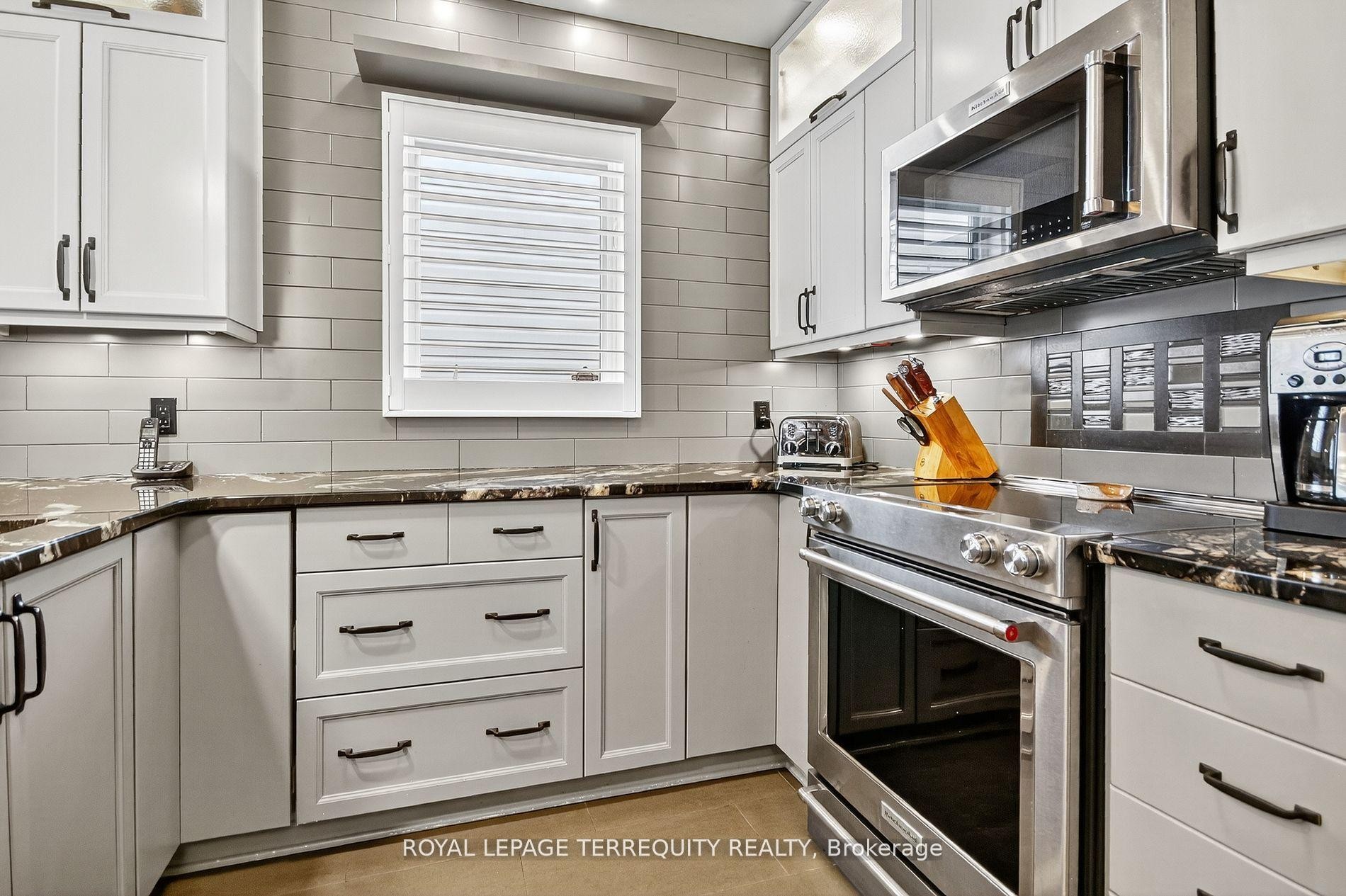 









96


Allanford

Avenue,
Hunt Club - South Keys and Area,




ON
K1T 3Y6

