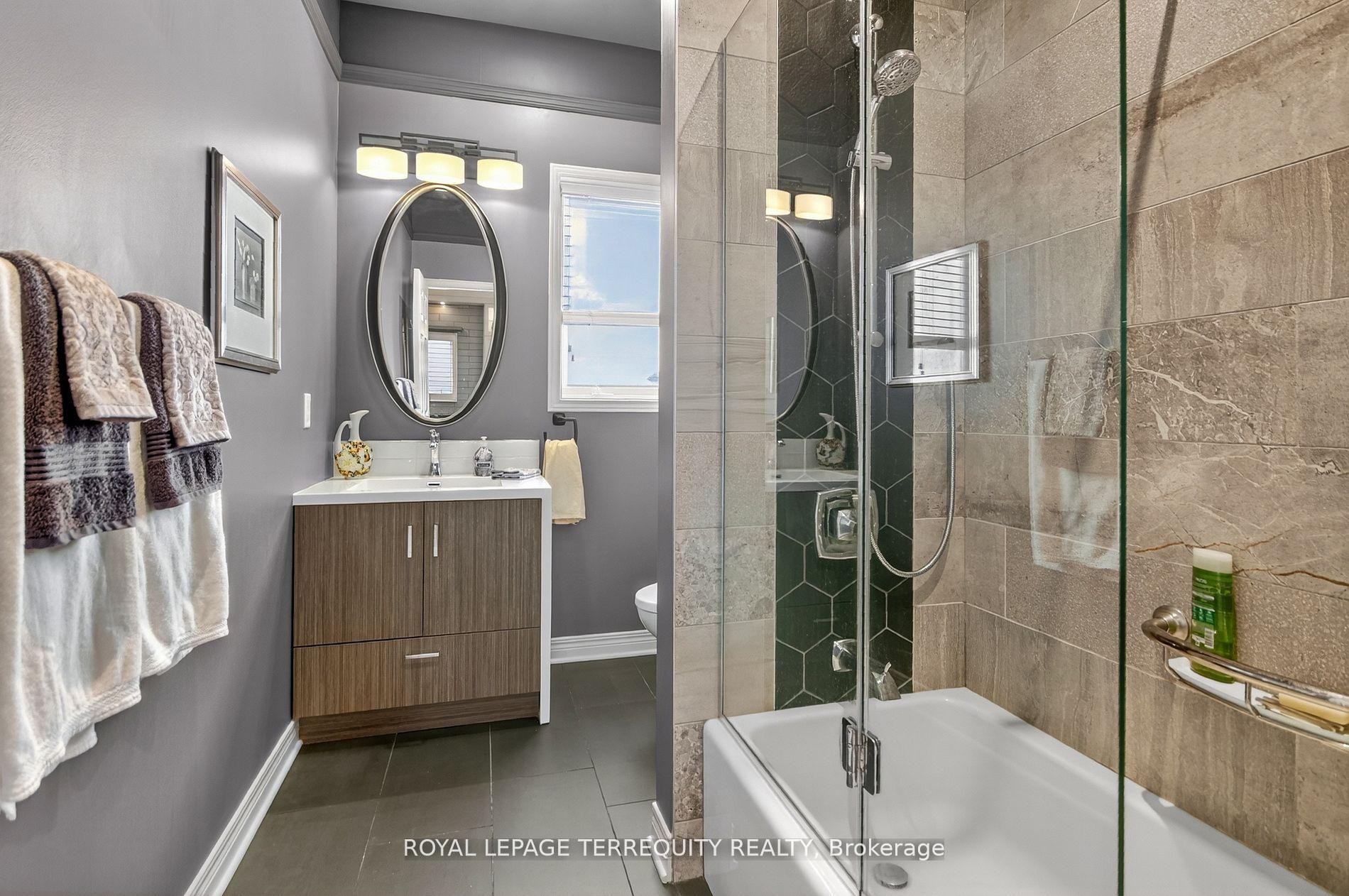 









96


Allanford

Avenue,
Hunt Club - South Keys and Area,




ON
K1T 3Y6

