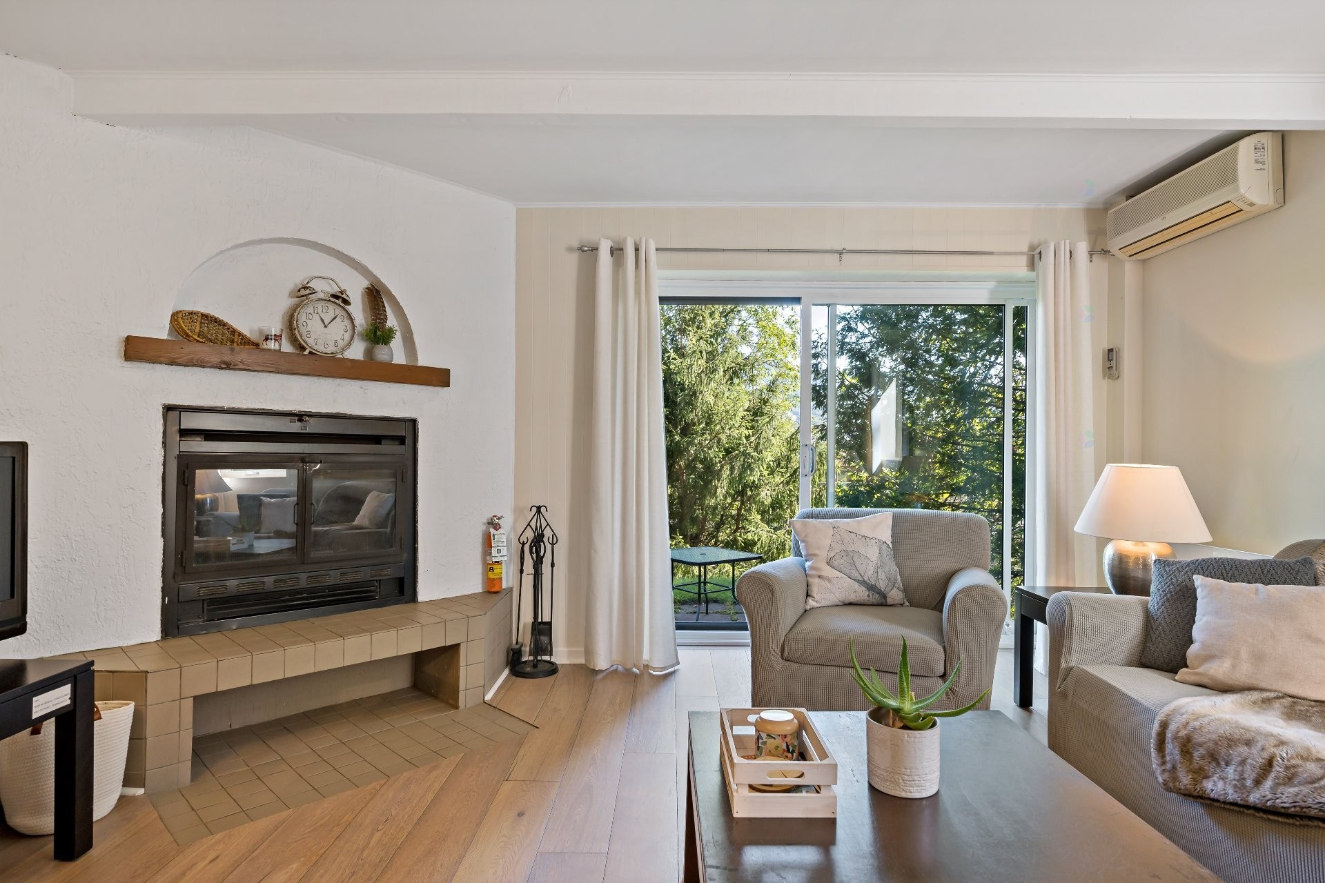 









231


Ch. de Lac-Tremblant-Nord

, 420,
Mont-Tremblant,




QC
J8E1B4

