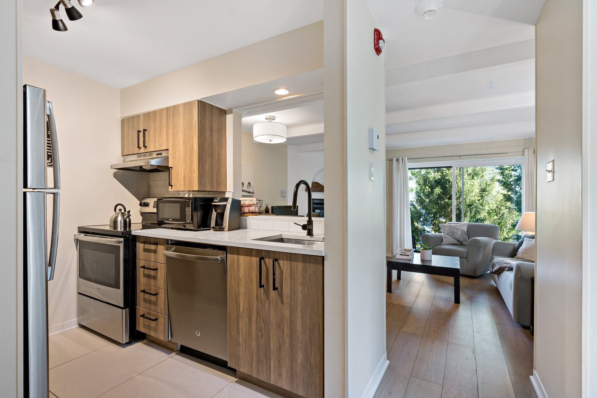 









231


Ch. de Lac-Tremblant-Nord

, 420,
Mont-Tremblant,




QC
J8E1B4

