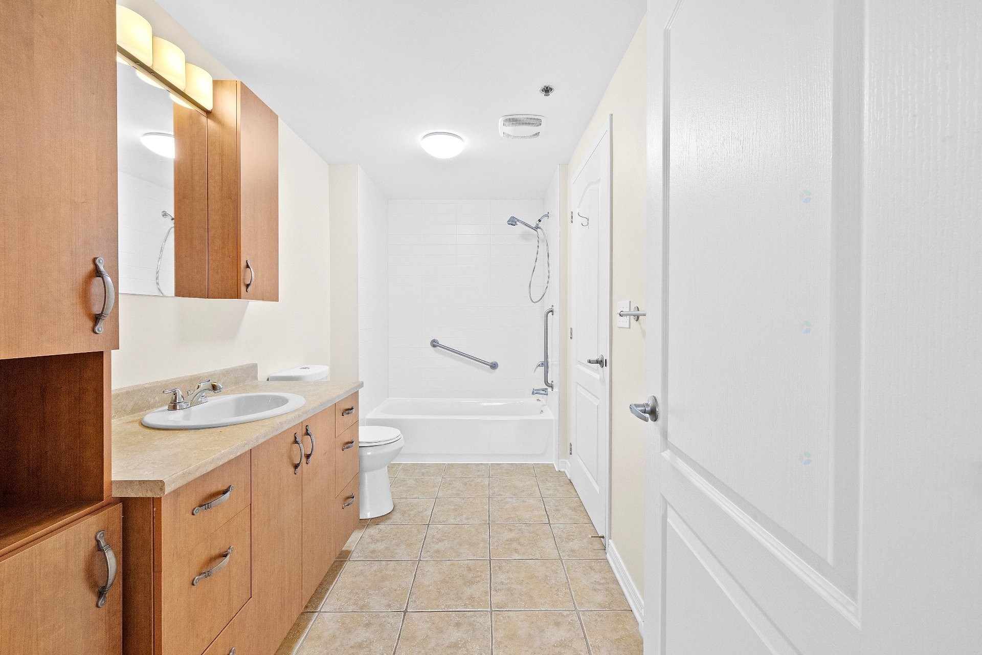 









33


Boul. St-Elzear E.

, 111,
Laval (Vimont),




QC
H7M1C3

