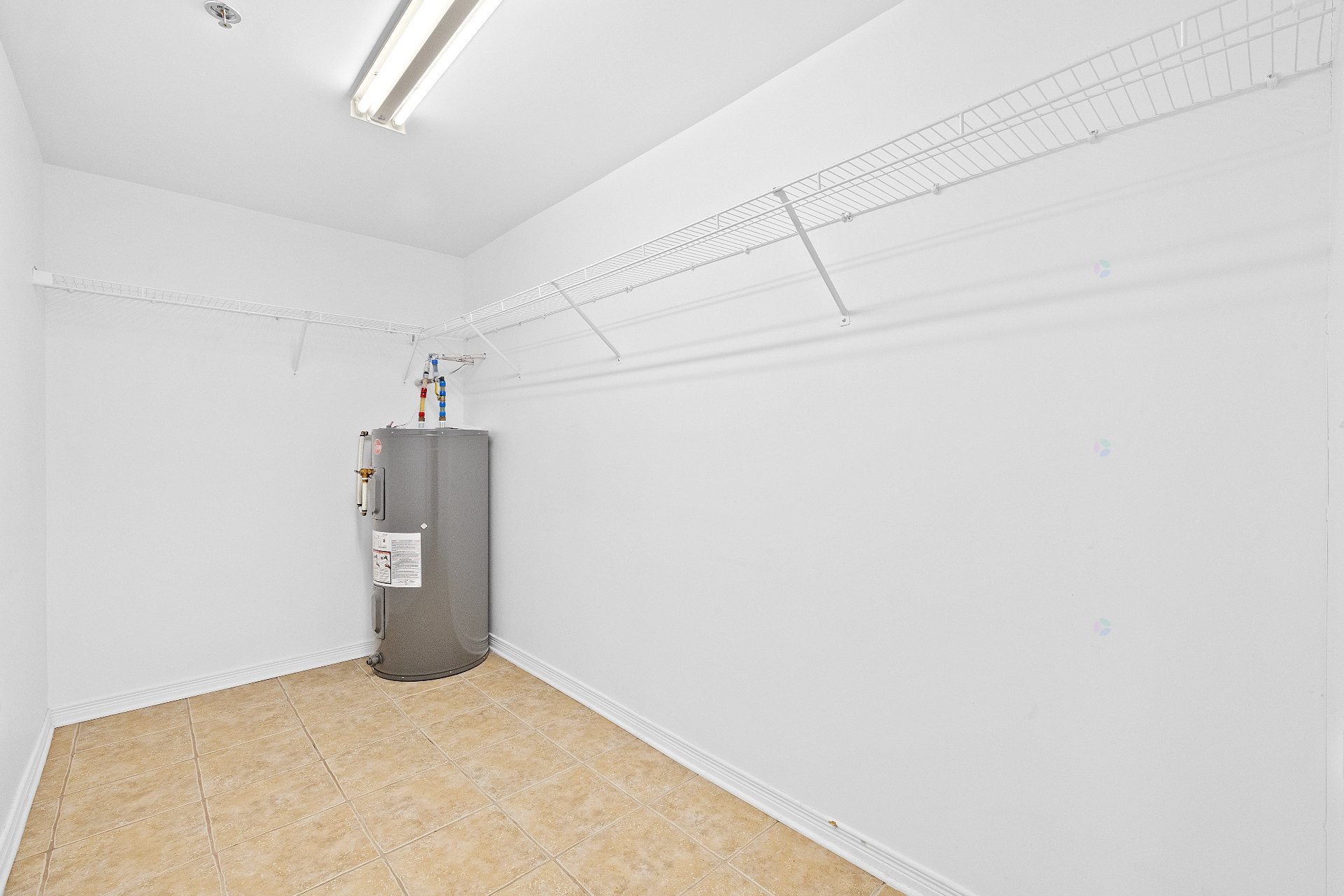 









33


Boul. St-Elzear E.

, 111,
Laval (Vimont),




QC
H7M1C3

