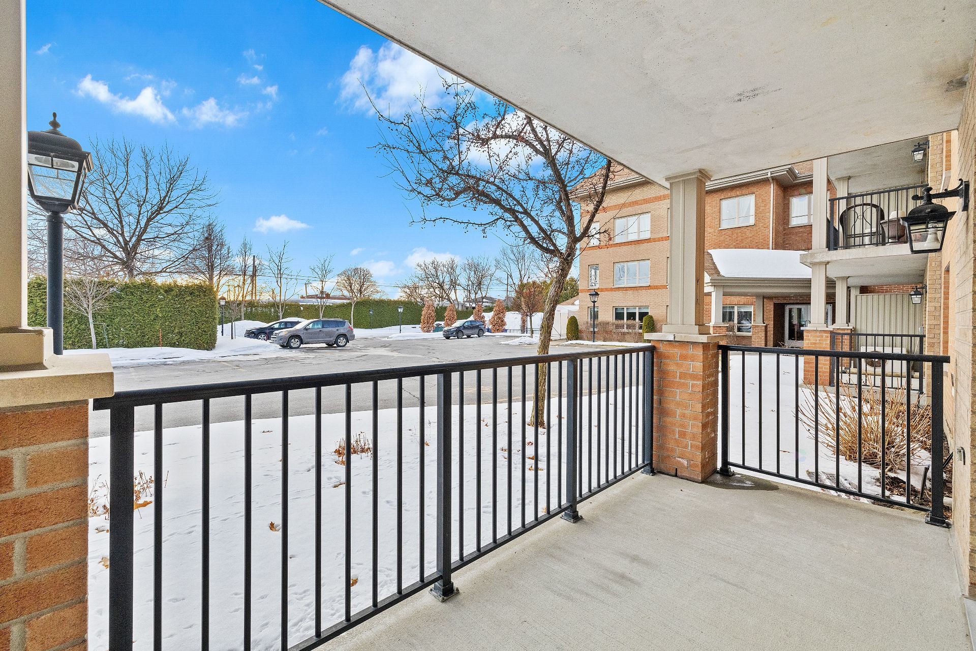 









33


Boul. St-Elzear E.

, 111,
Laval (Vimont),




QC
H7M1C3

