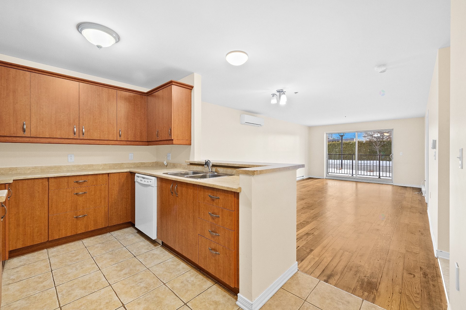 









33


Boul. St-Elzear E.

, 111,
Laval (Vimont),




QC
H7M1C3

