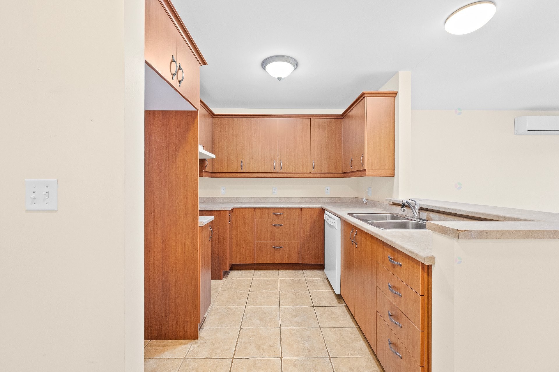 









33


Boul. St-Elzear E.

, 111,
Laval (Vimont),




QC
H7M1C3

