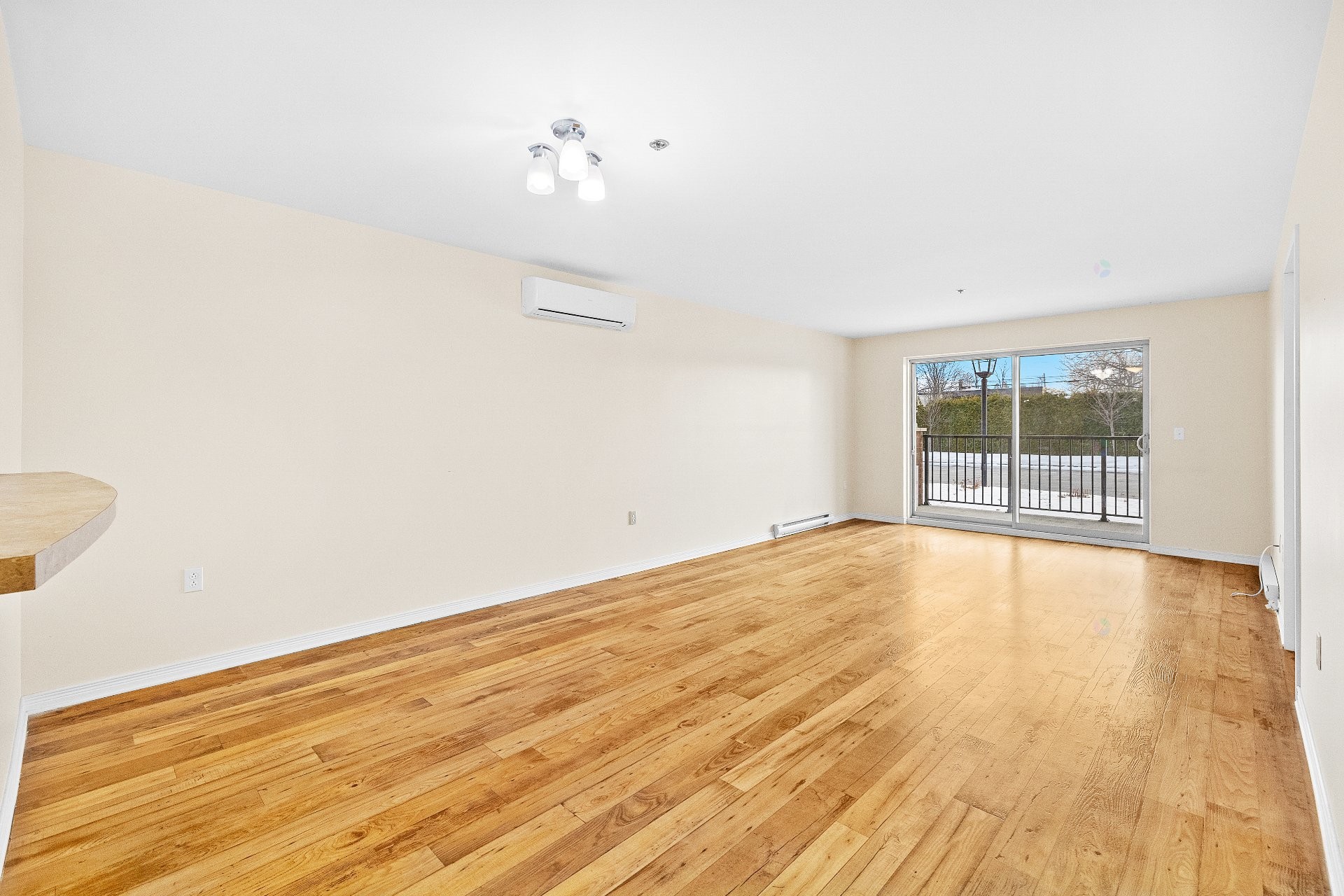 









33


Boul. St-Elzear E.

, 111,
Laval (Vimont),




QC
H7M1C3

