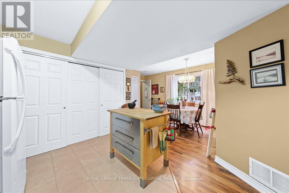 












102 HENRY STREET

,
Barrie,




Ontario
L4N1C8

