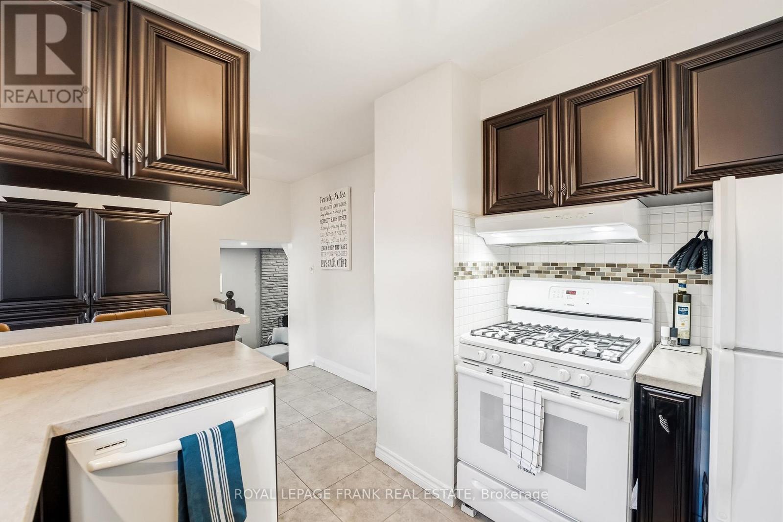 












489 CRESTWOOD DRIVE

,
Oshawa (O'Neill),




Ontario
L1G2R4

