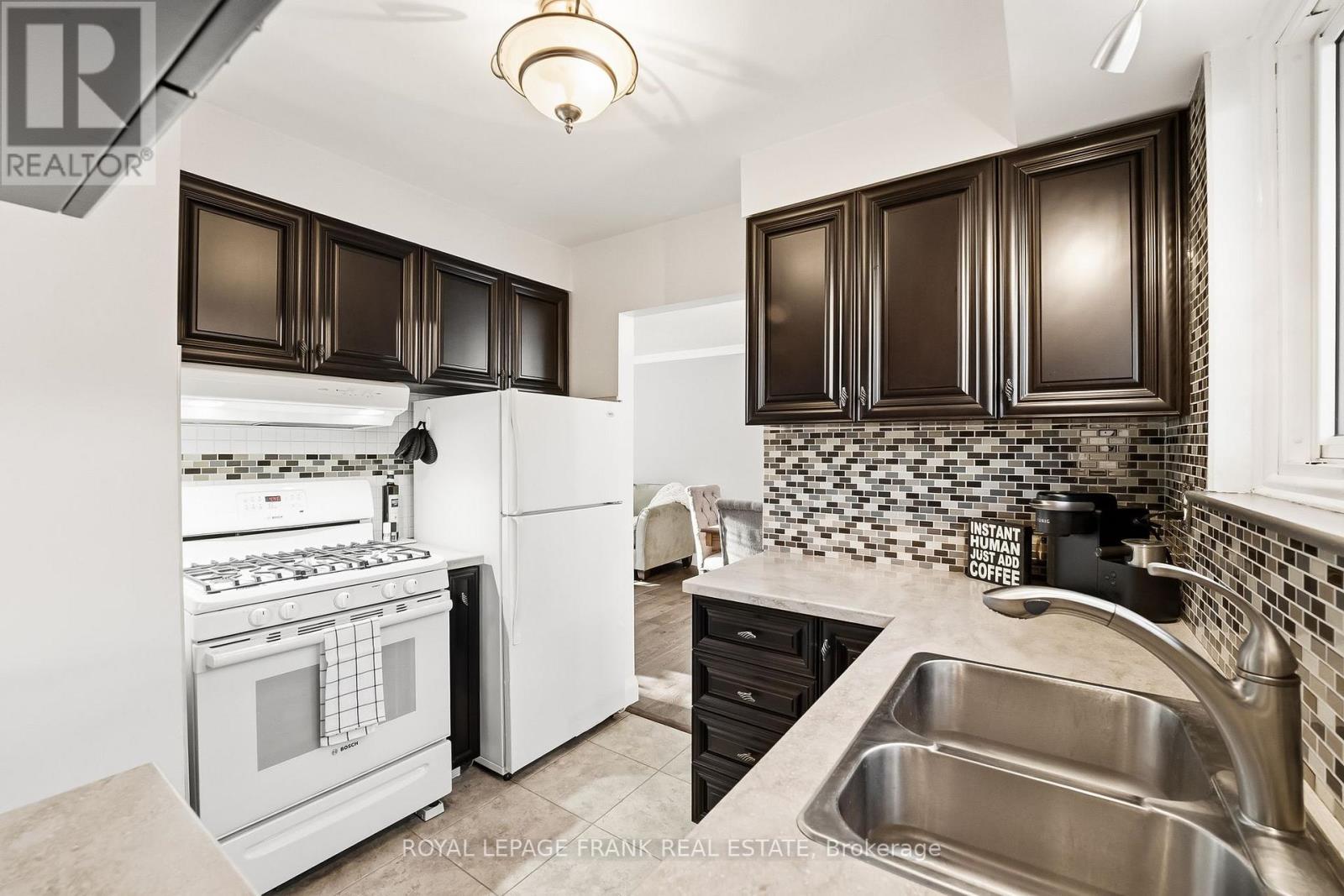 












489 CRESTWOOD DRIVE

,
Oshawa (O'Neill),




Ontario
L1G2R4

