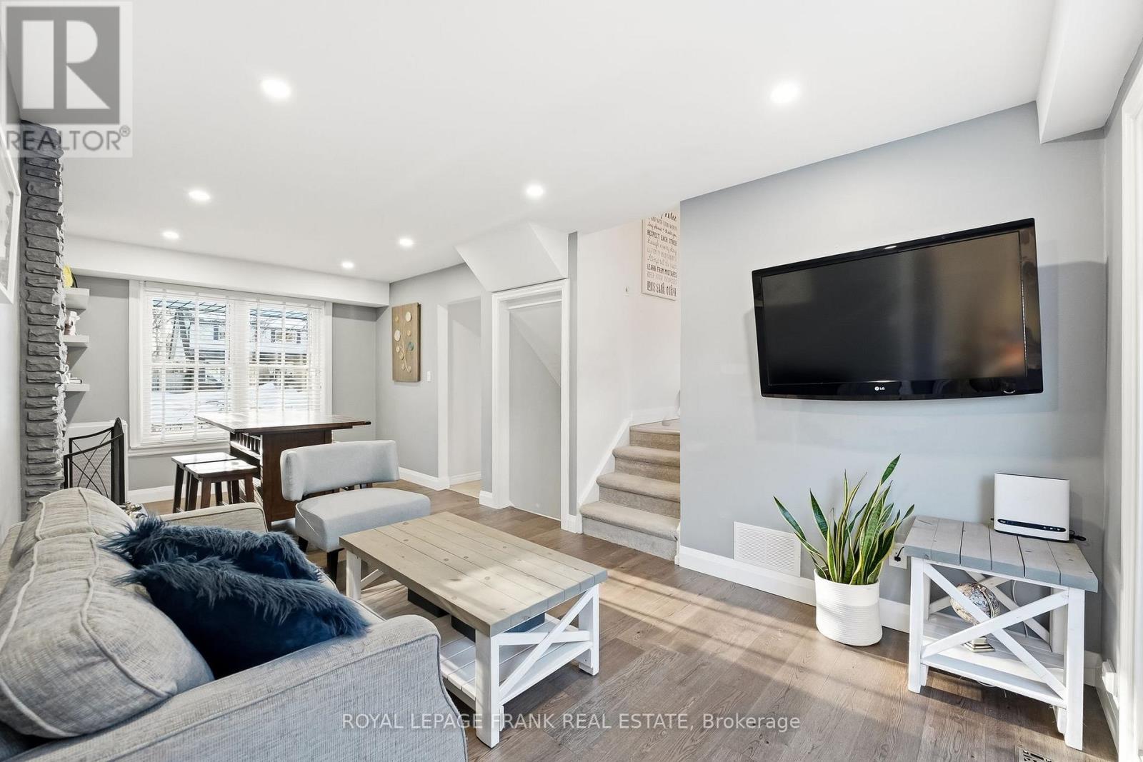 












489 CRESTWOOD DRIVE

,
Oshawa (O'Neill),




Ontario
L1G2R4

