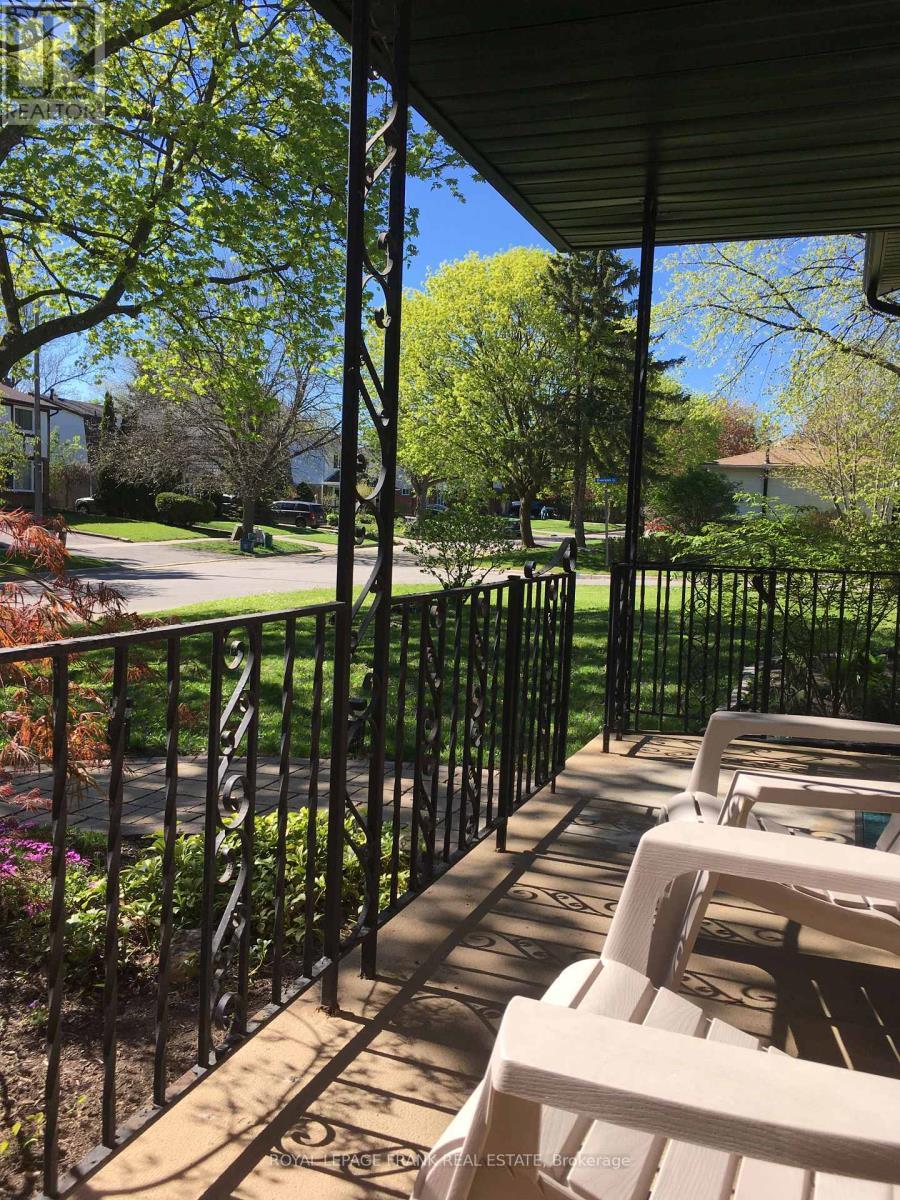 












489 CRESTWOOD DRIVE

,
Oshawa (O'Neill),




Ontario
L1G2R4

