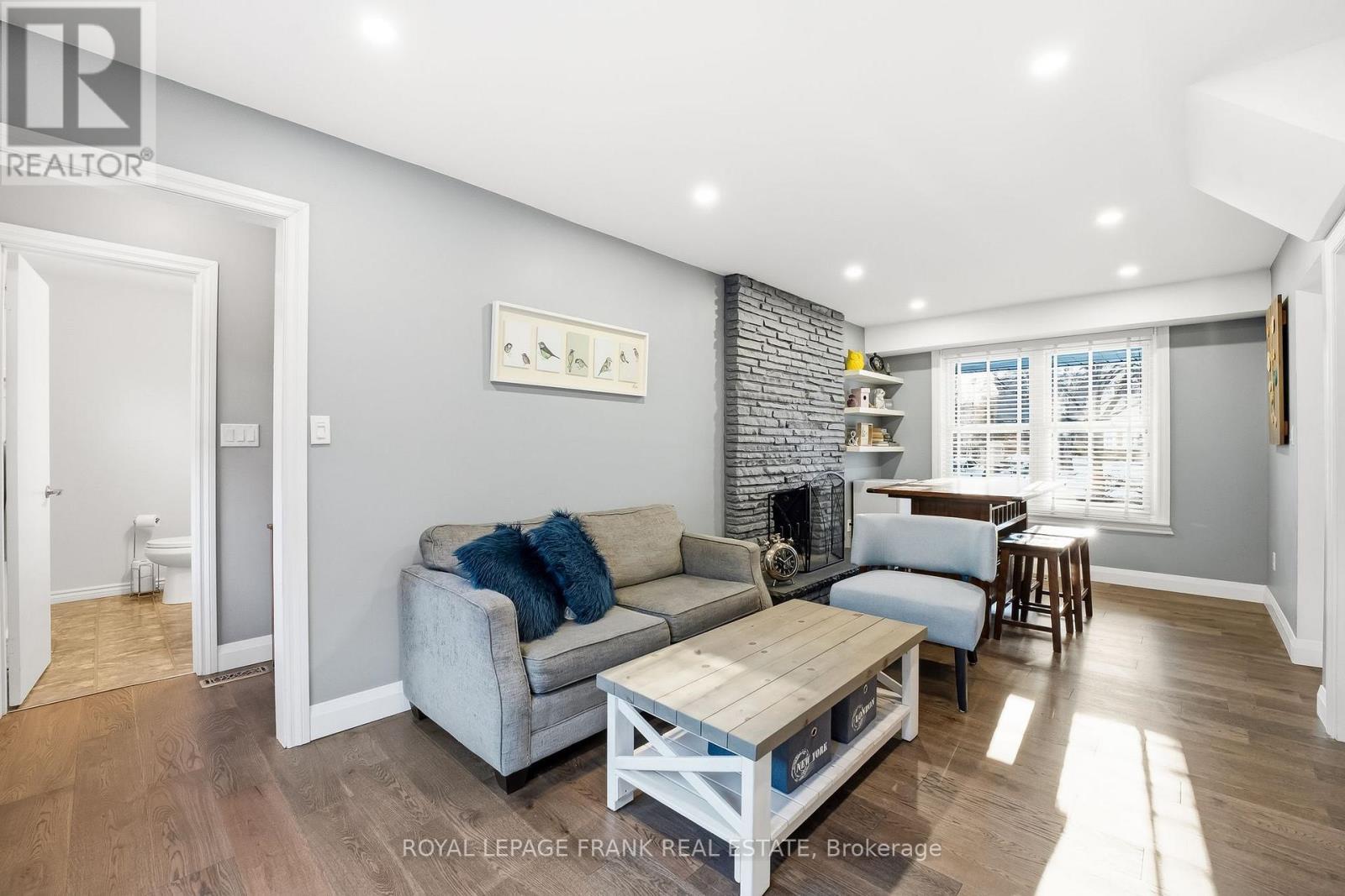 












489 CRESTWOOD DRIVE

,
Oshawa (O'Neill),




Ontario
L1G2R4

