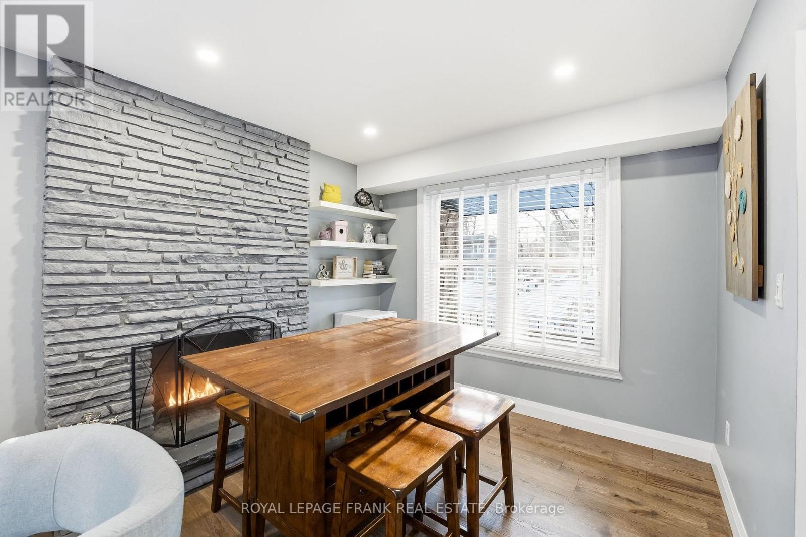 












489 CRESTWOOD DRIVE

,
Oshawa (O'Neill),




Ontario
L1G2R4

