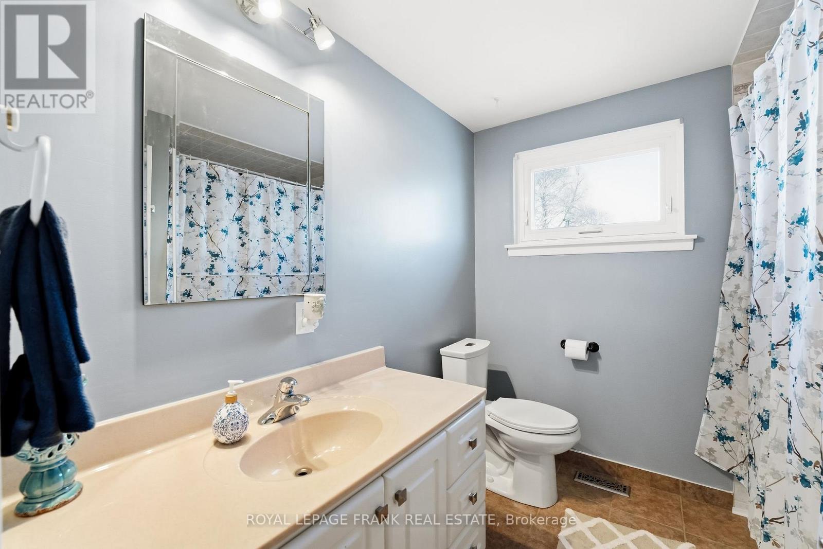 












489 CRESTWOOD DRIVE

,
Oshawa (O'Neill),




Ontario
L1G2R4

