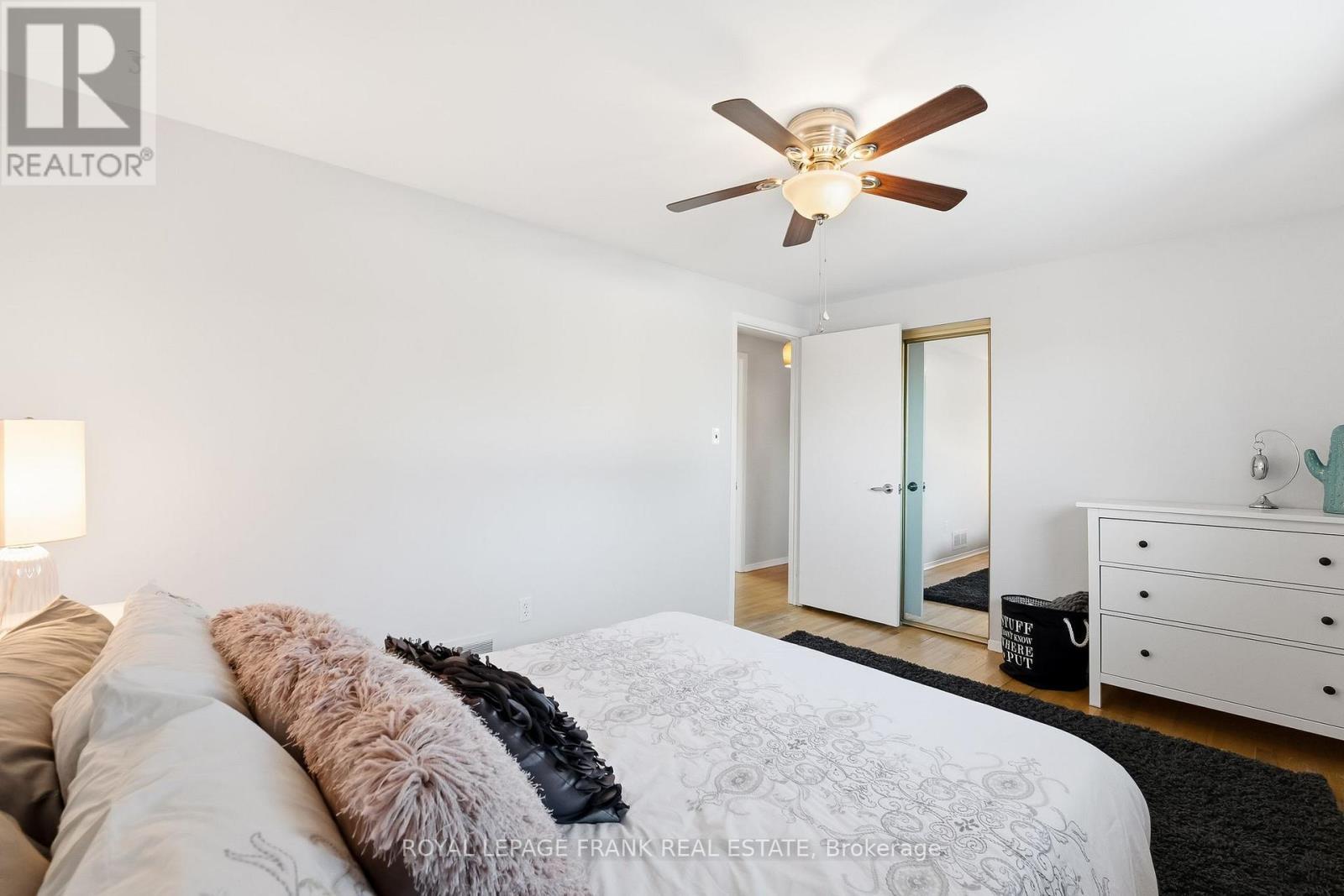 












489 CRESTWOOD DRIVE

,
Oshawa (O'Neill),




Ontario
L1G2R4

