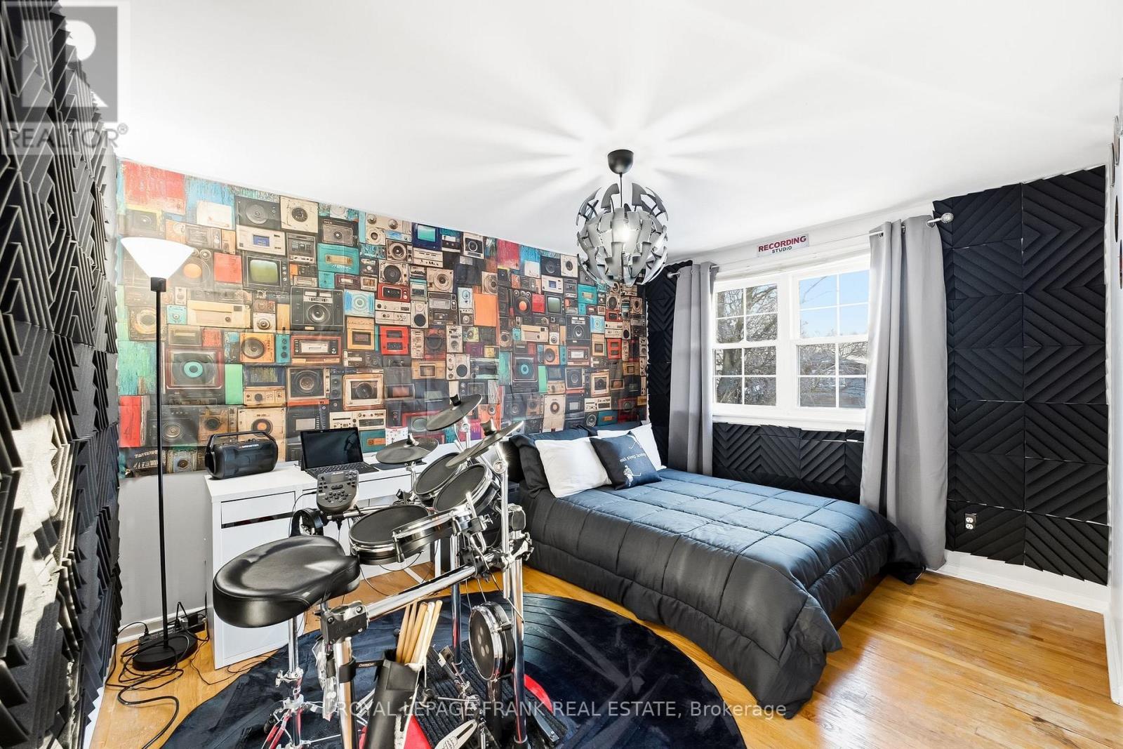 












489 CRESTWOOD DRIVE

,
Oshawa (O'Neill),




Ontario
L1G2R4

