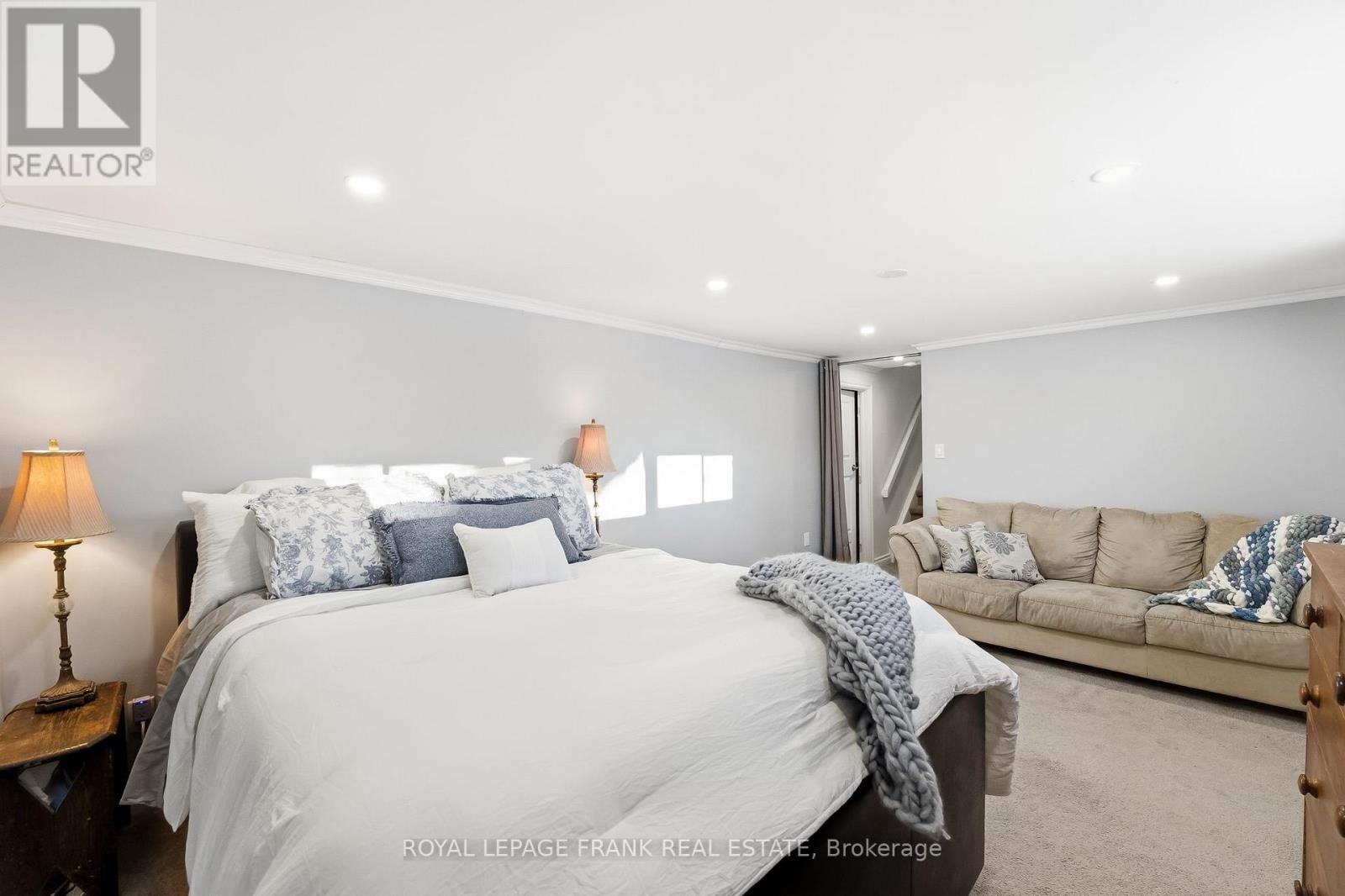 












489 CRESTWOOD DRIVE

,
Oshawa (O'Neill),




Ontario
L1G2R4

