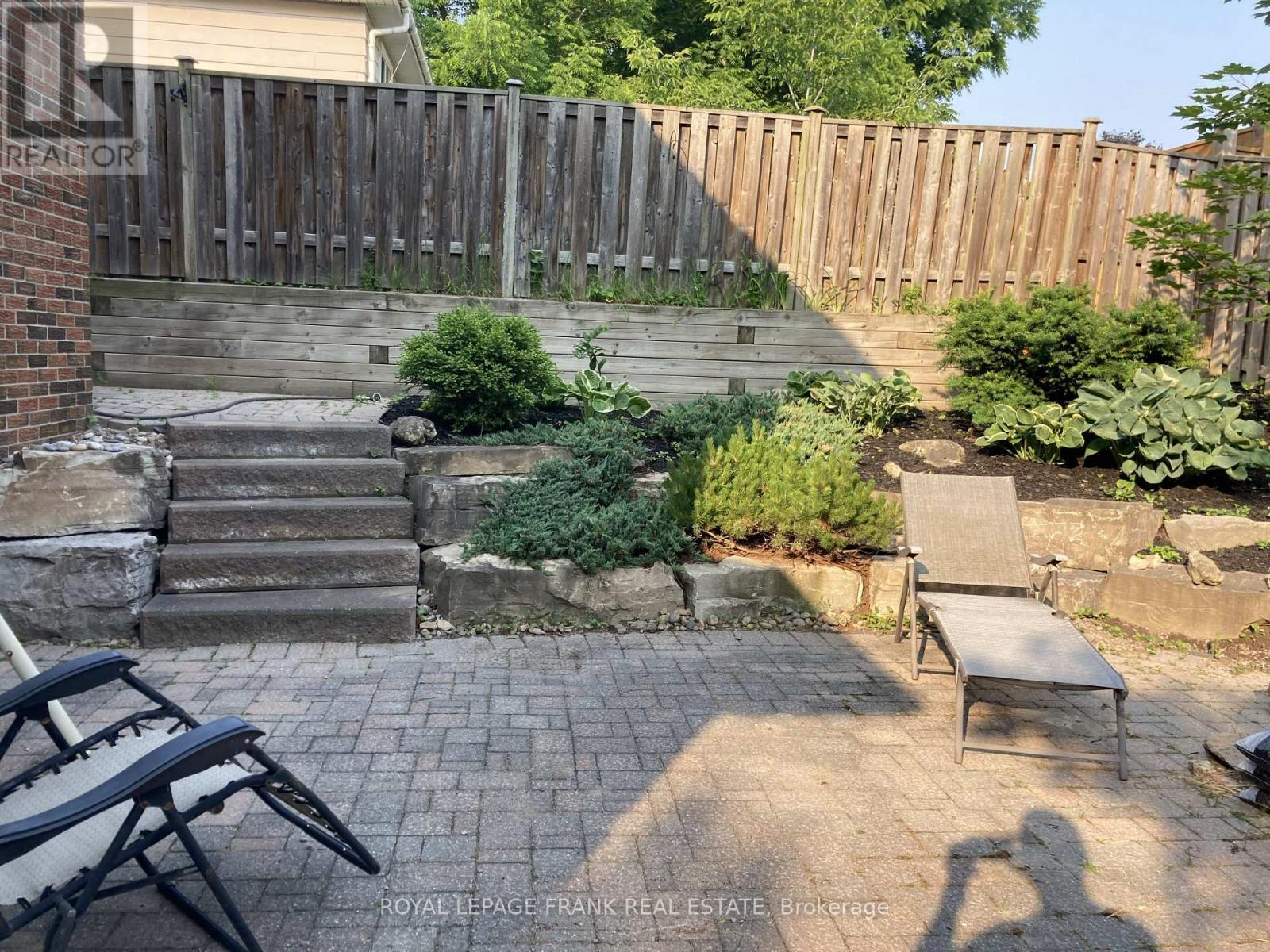 












489 CRESTWOOD DRIVE

,
Oshawa (O'Neill),




Ontario
L1G2R4

