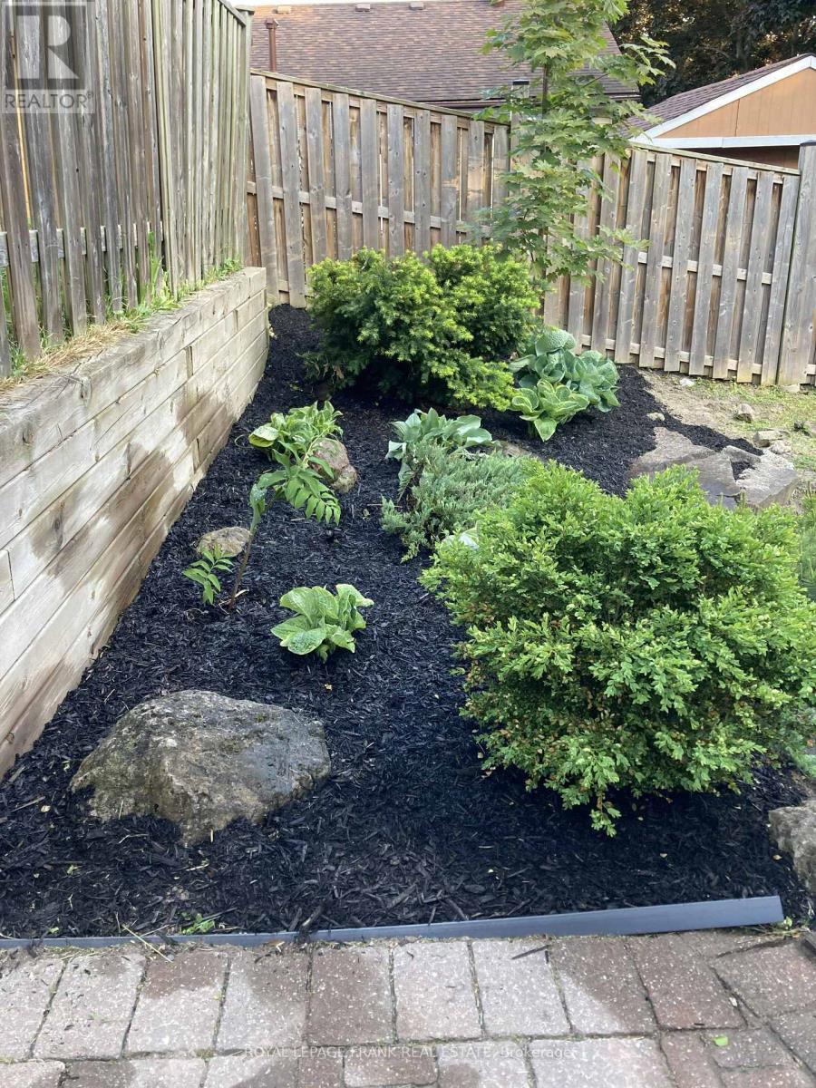 












489 CRESTWOOD DRIVE

,
Oshawa (O'Neill),




Ontario
L1G2R4

