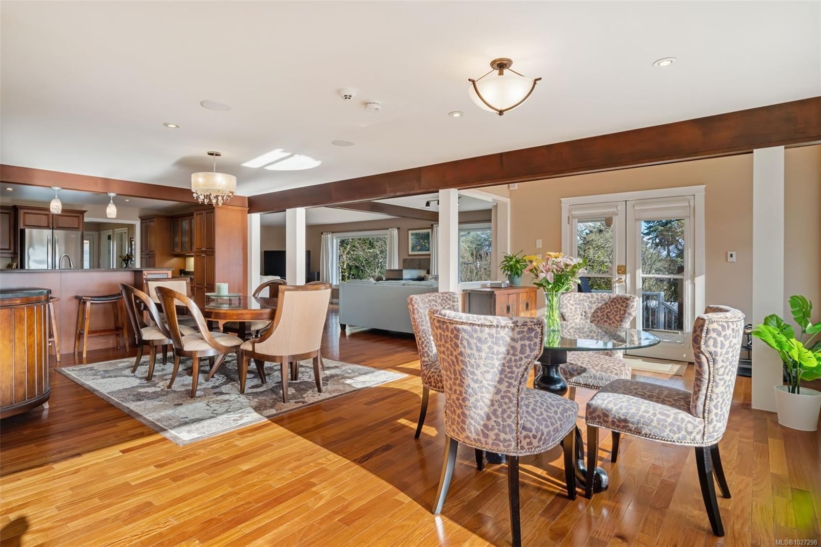 









567


Prince Robert

Dr,
View Royal,




BC
V9B 1E1

