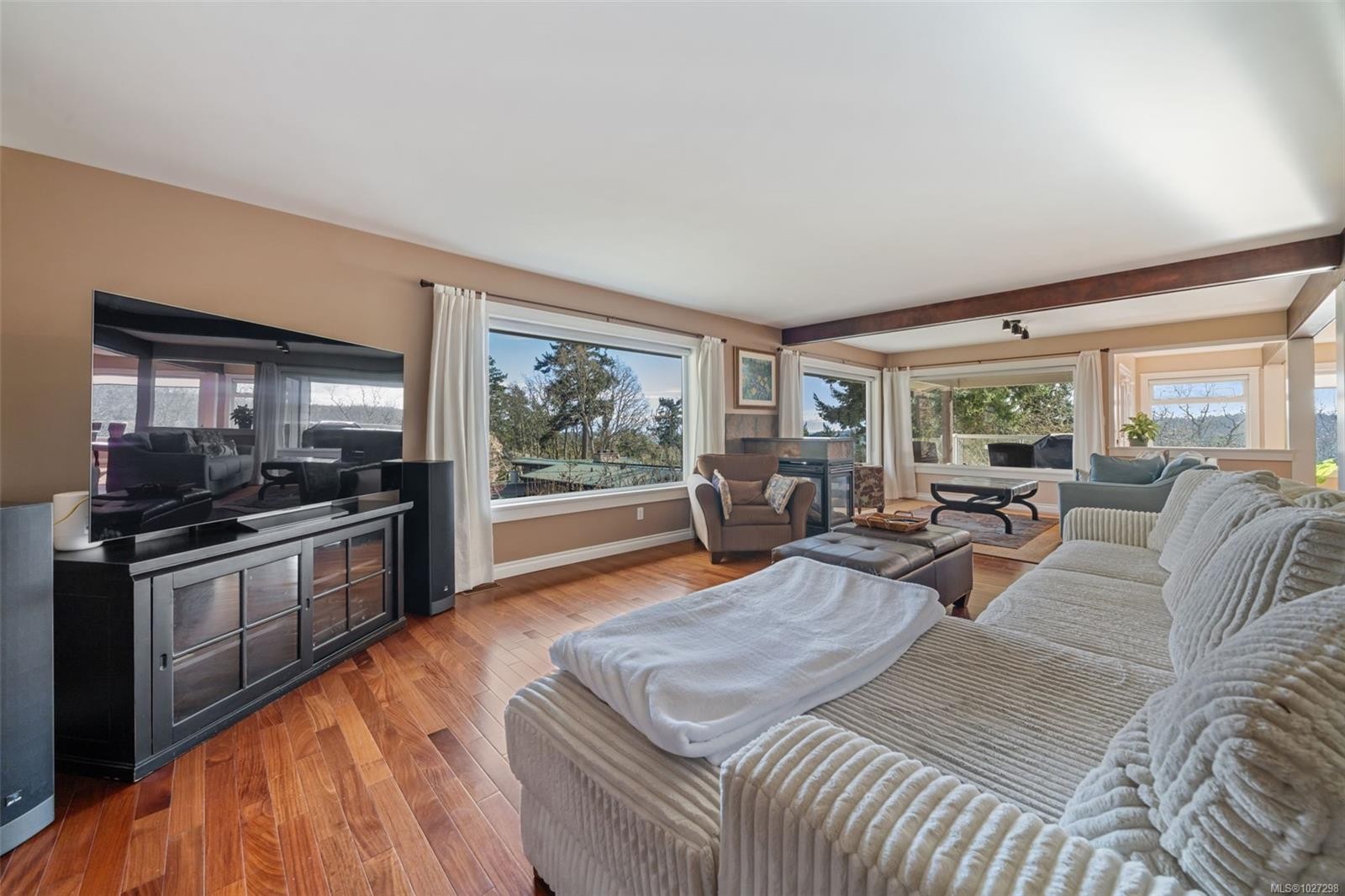 









567


Prince Robert

Dr,
View Royal,




BC
V9B 1E1

