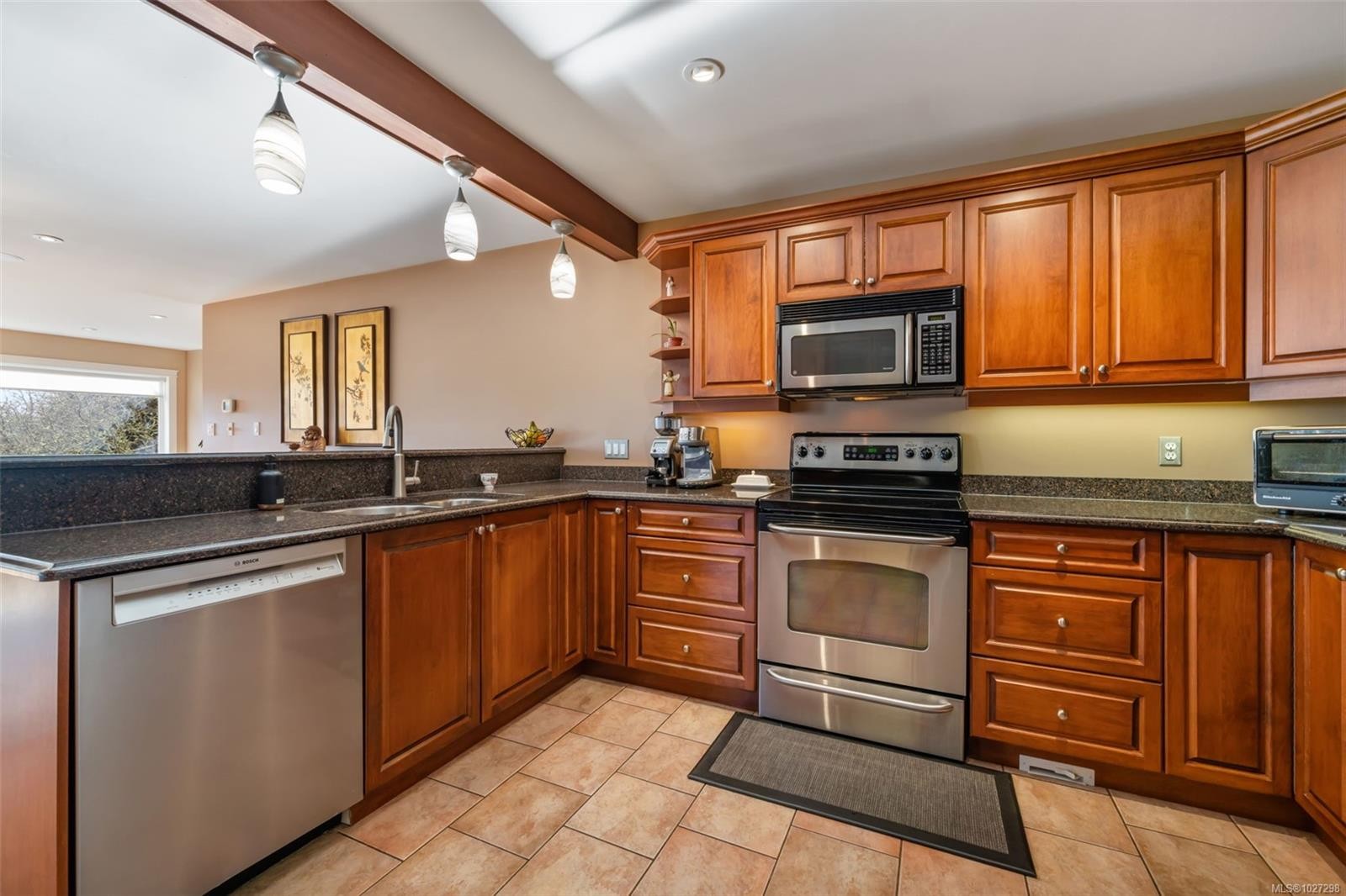 









567


Prince Robert

Dr,
View Royal,




BC
V9B 1E1

